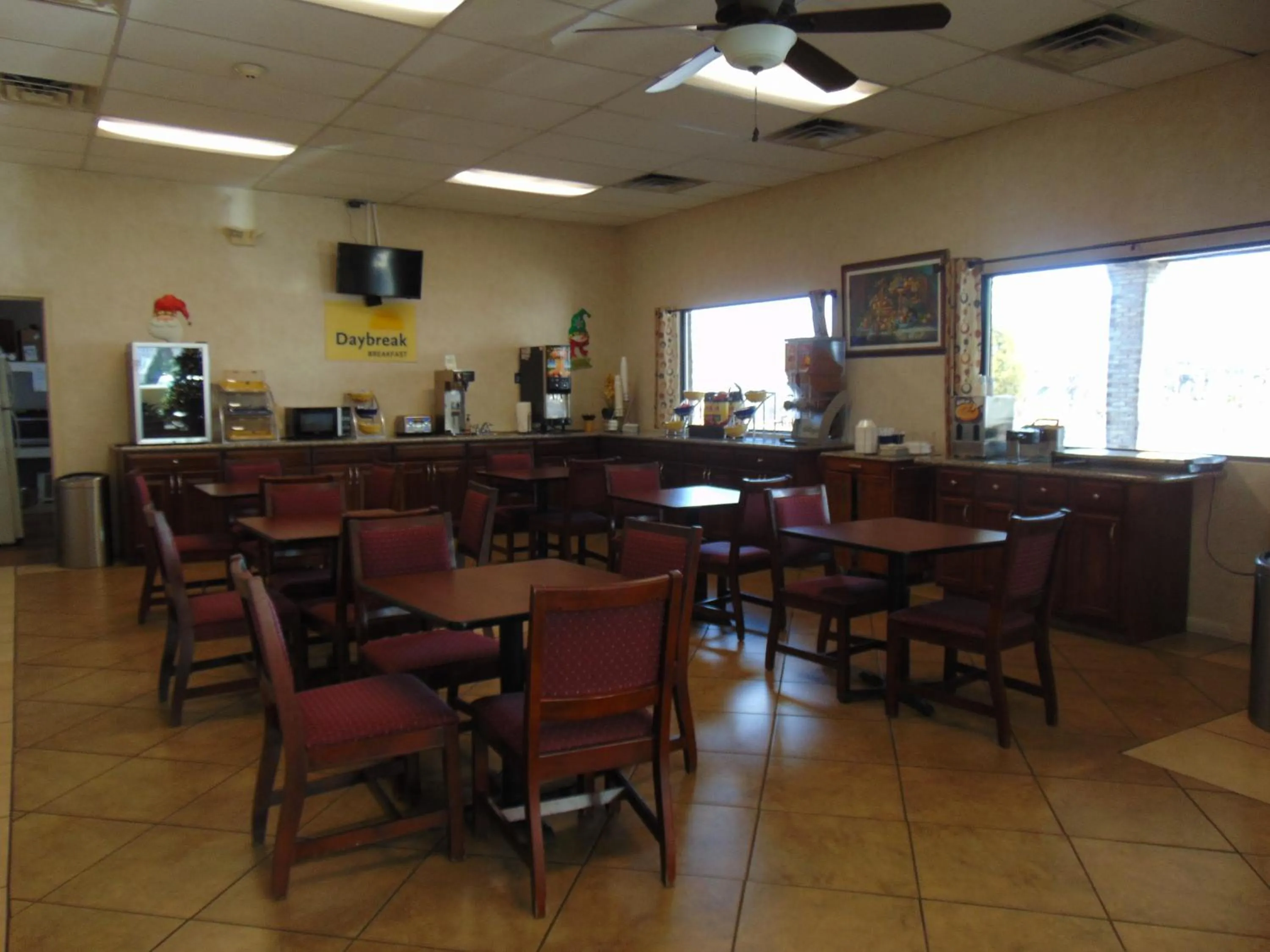 Kitchen or kitchenette in Days Inn by Wyndham Huntington