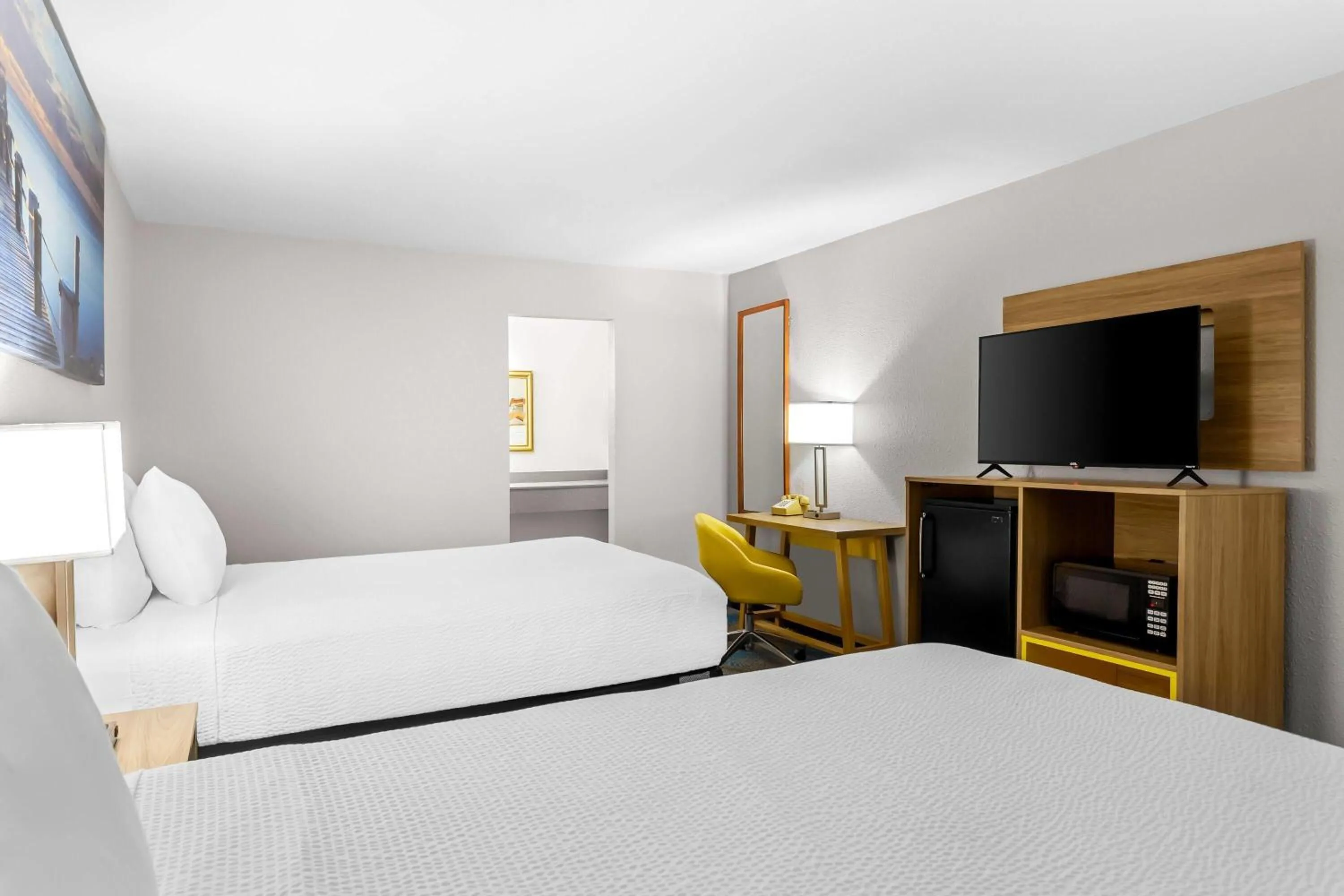 Bed in Days Inn by Wyndham Huntington