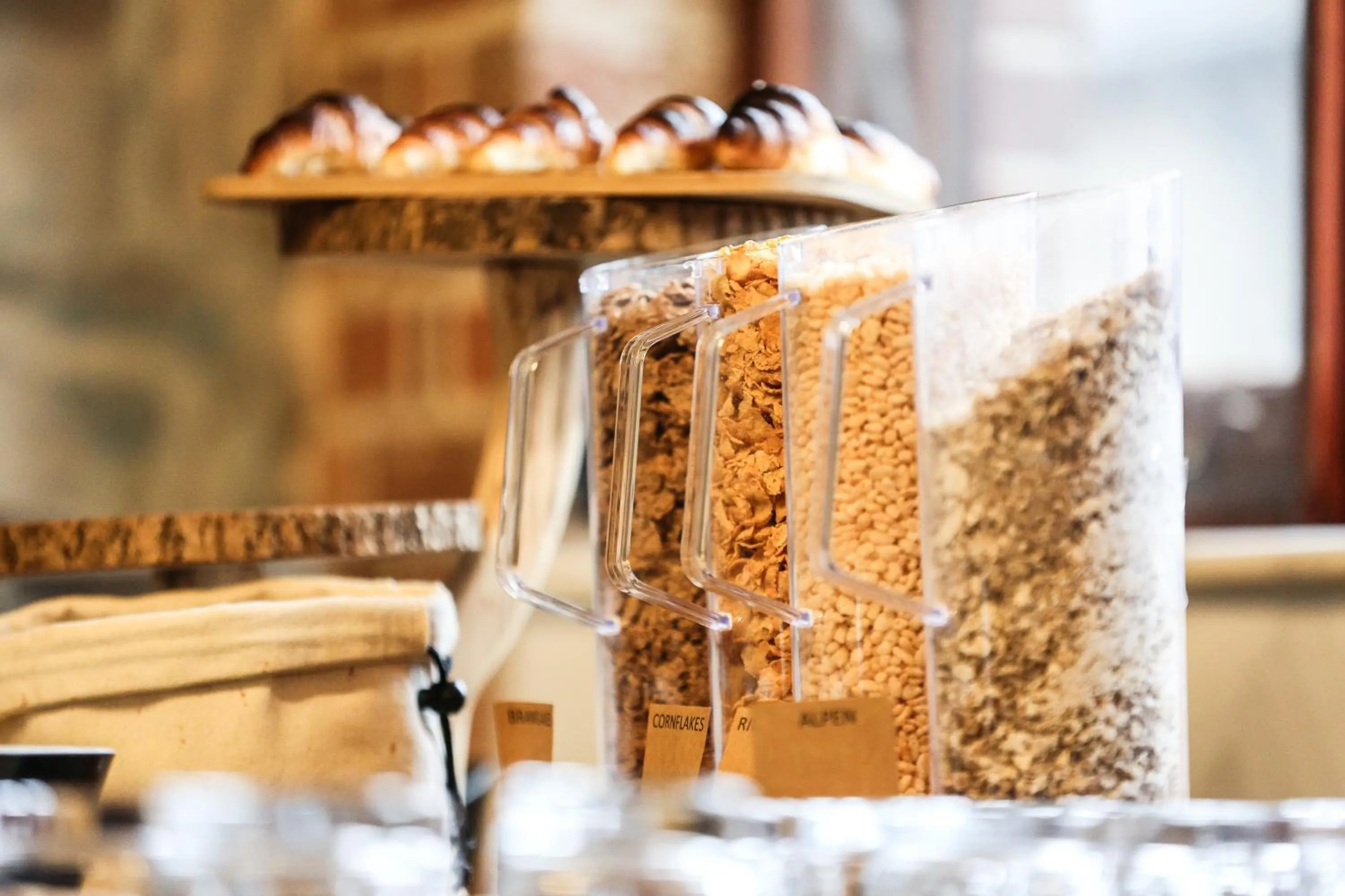 Food and drinks in Kingston Country Courtyard