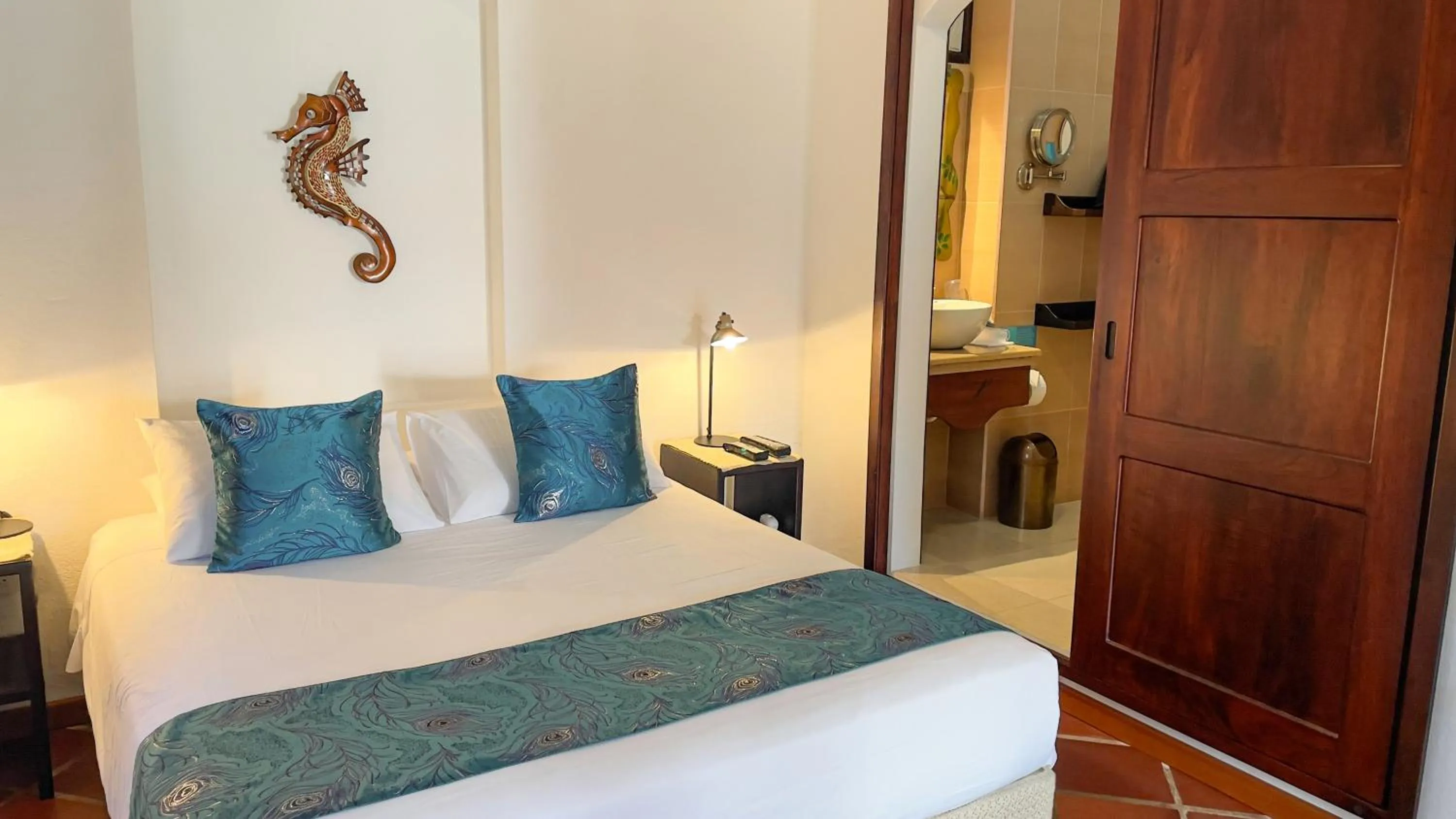 Bed in Hotel Galapagos Suites B&B