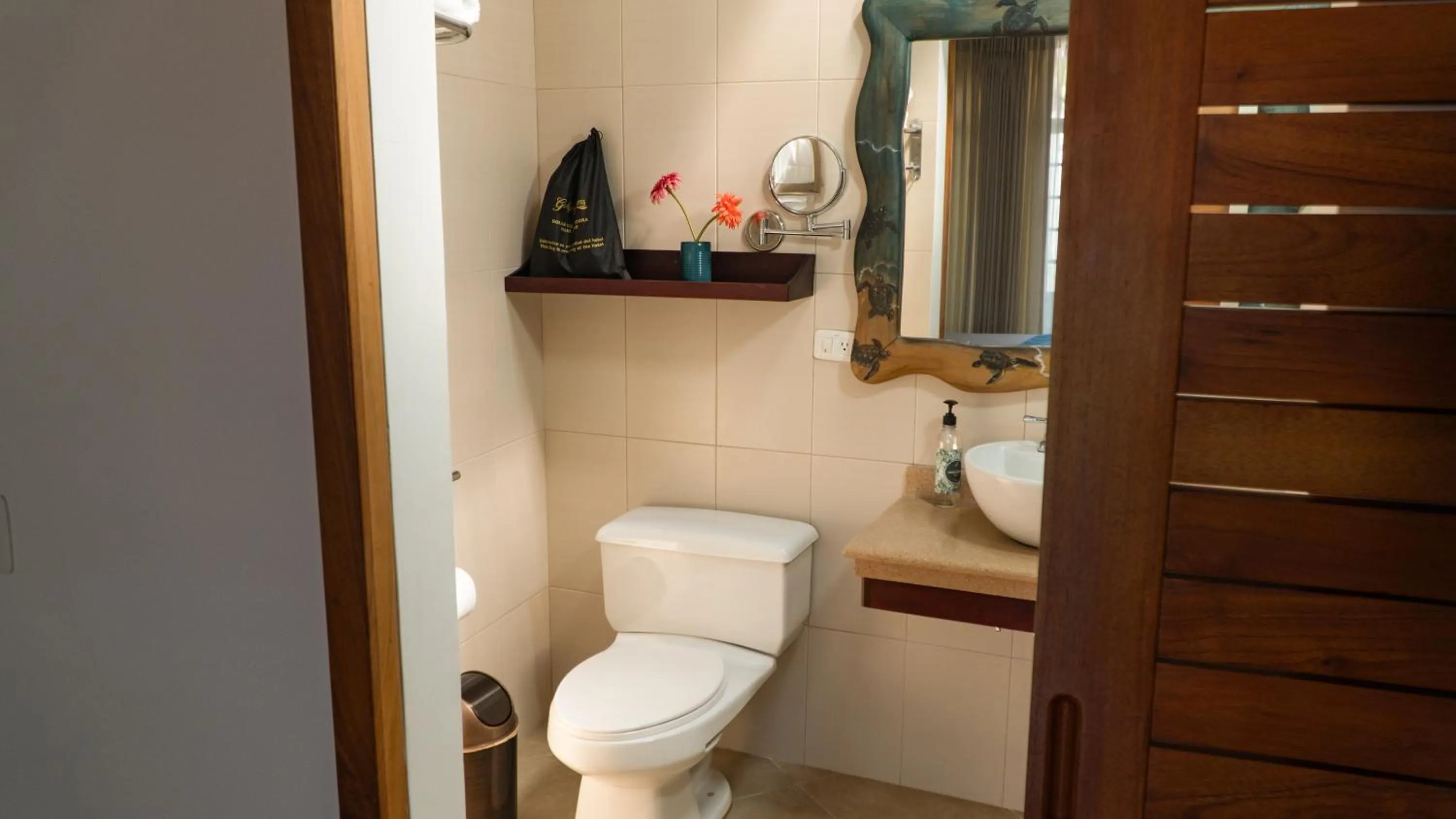 Toilet in Hotel Galapagos Suites B&B