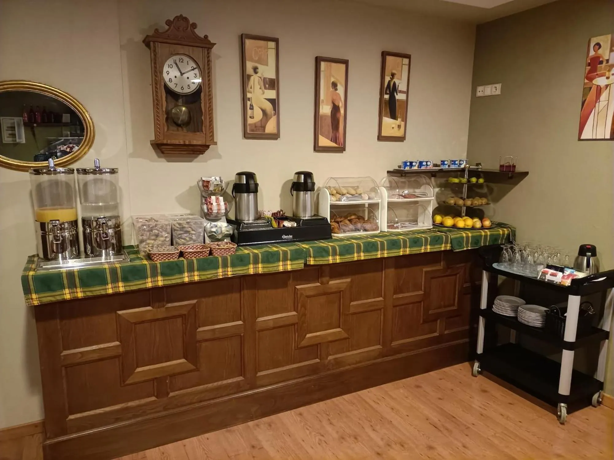 Breakfast in Hotel EO