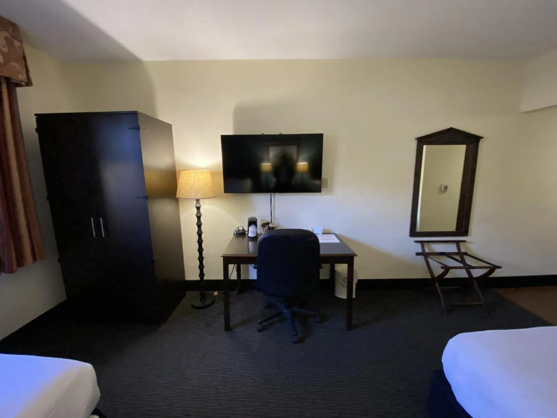 TV and multimedia, Bed in Best Western Gateway Grand