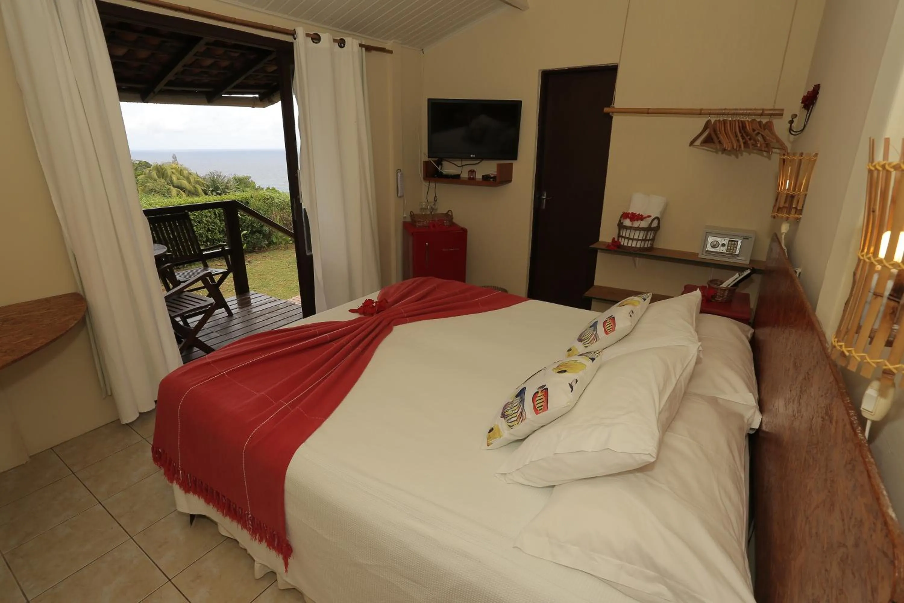 Photo of the whole room, Bed in Pousada Ilha do Frade