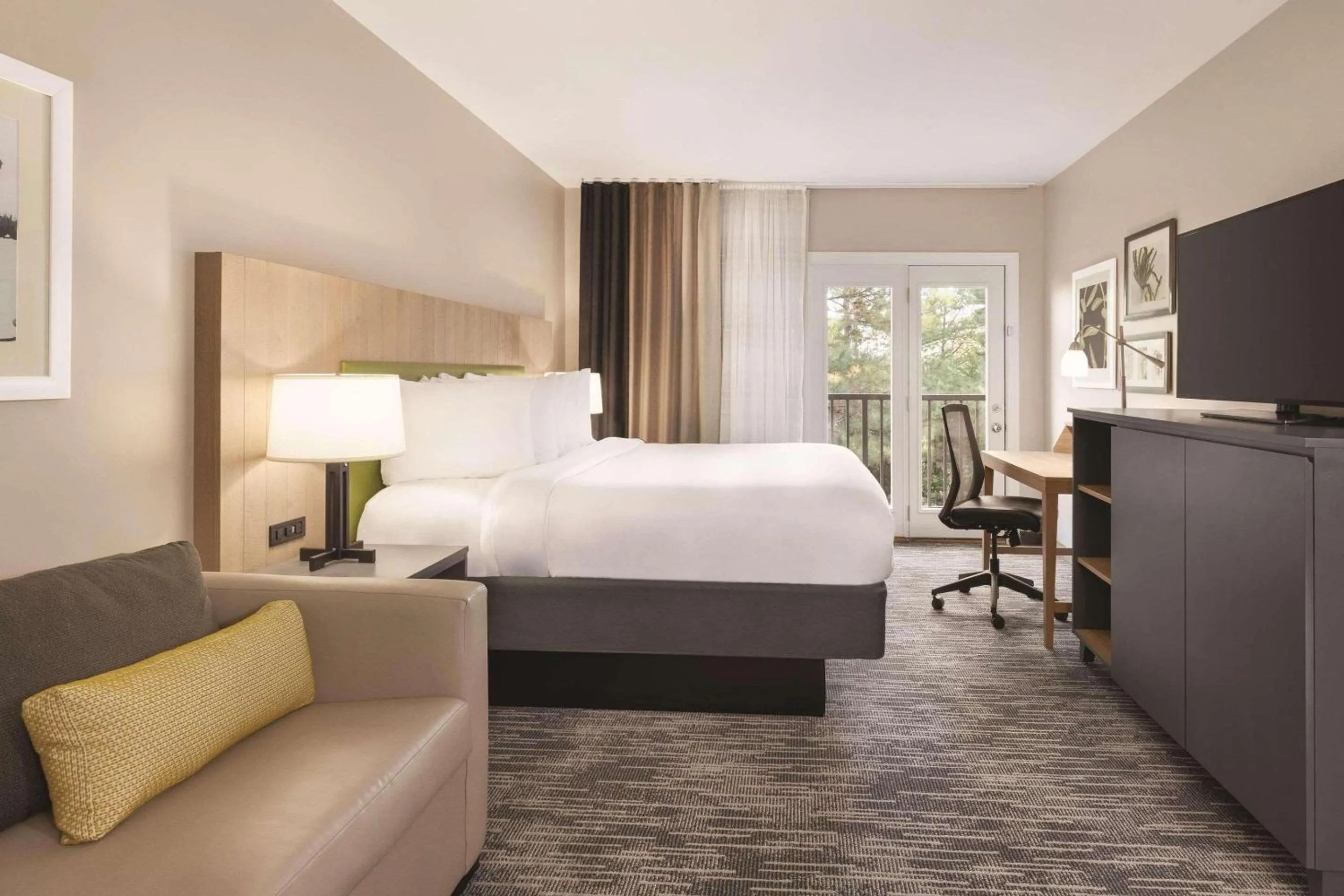 Bedroom, Bed in Country Inn & Suites by Radisson, Sevierville-Kodak, TN