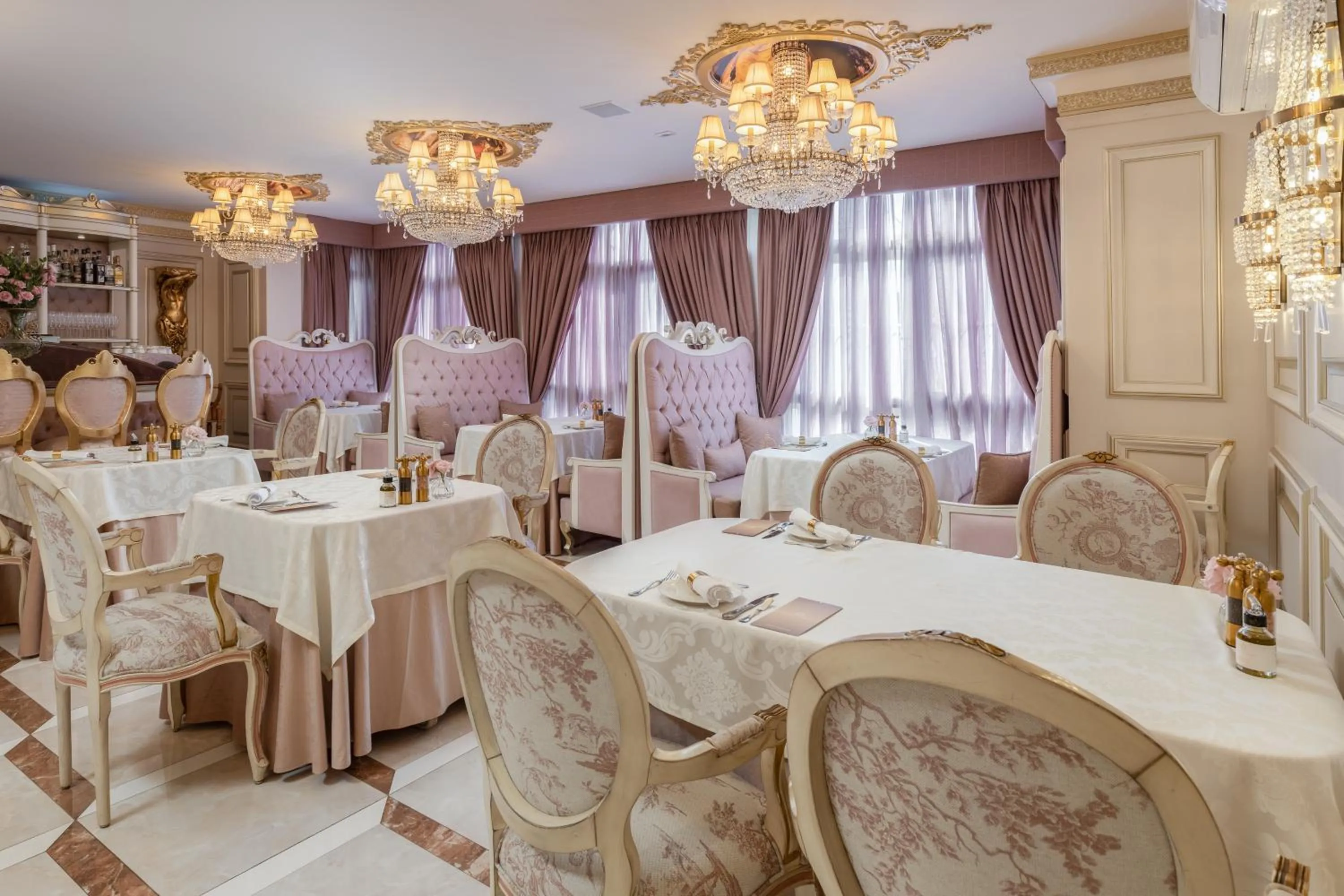 Restaurant/places to eat in Hotel Colline de France