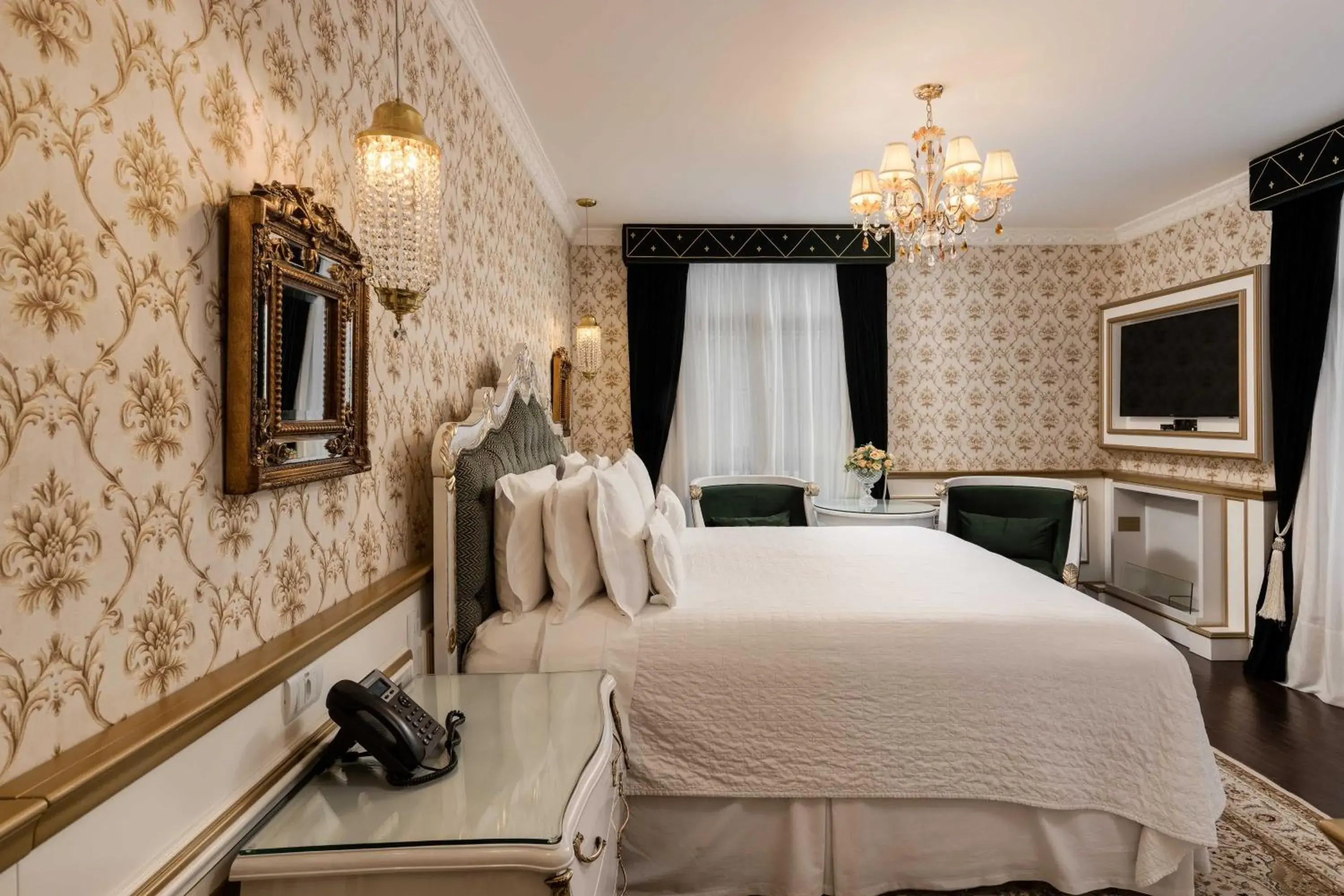 Deluxe Suite with Spa Bath in Hotel Colline de France Deluxe Suite with Spa Bath in Hotel Colline de France