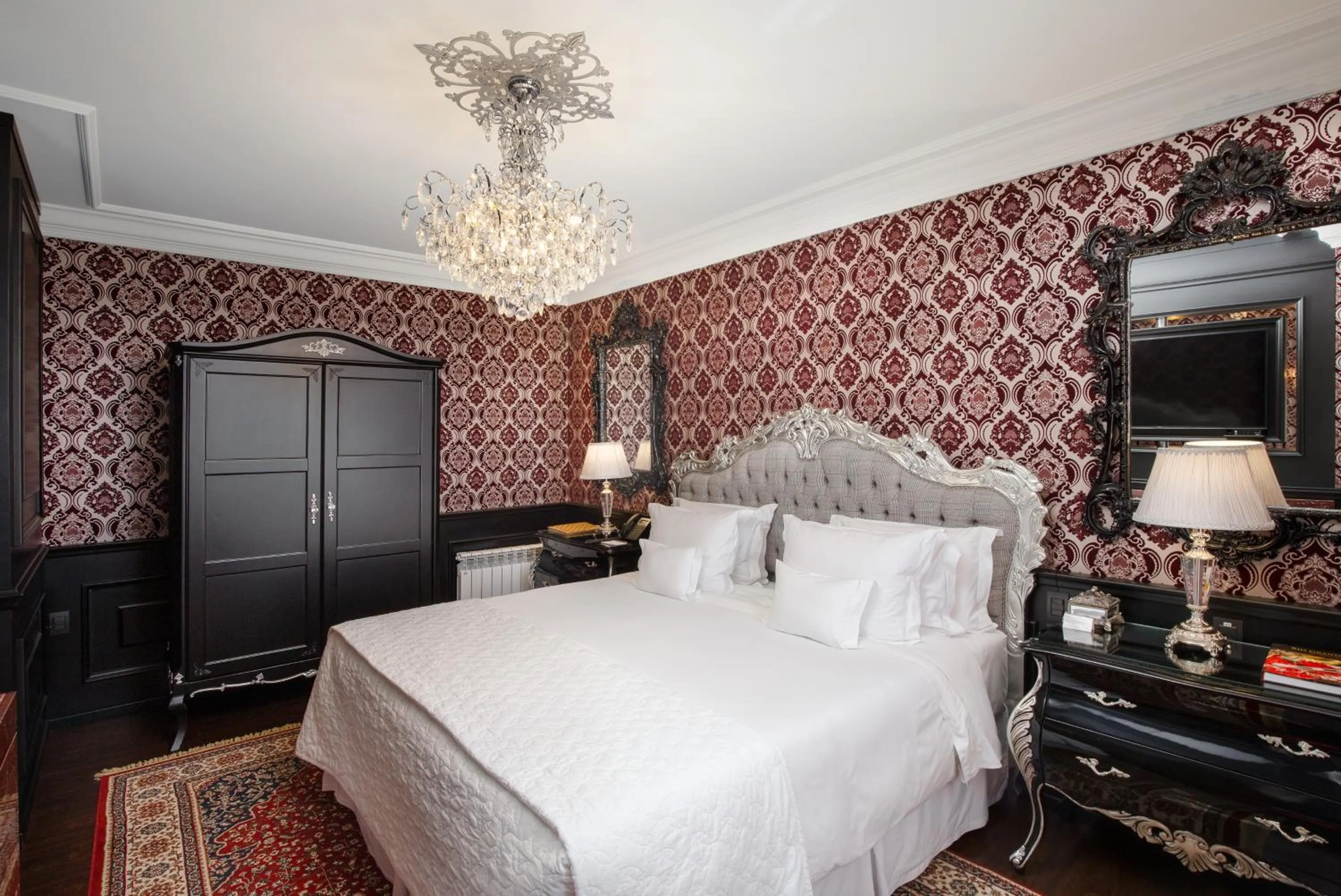 Bed in Hotel Colline de France