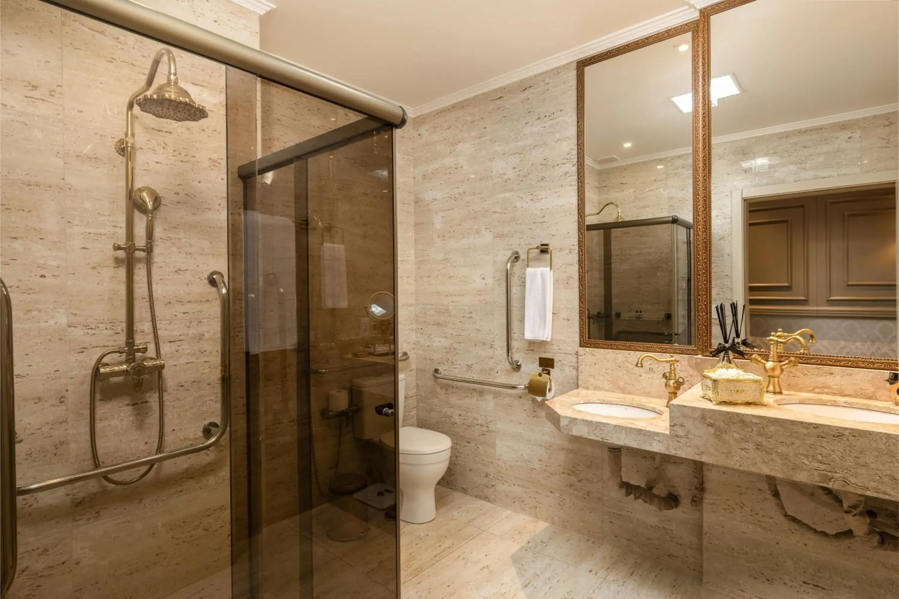 Suite Standard Terreo in Hotel Colline de France Suite Standard Terreo in Hotel Colline de France