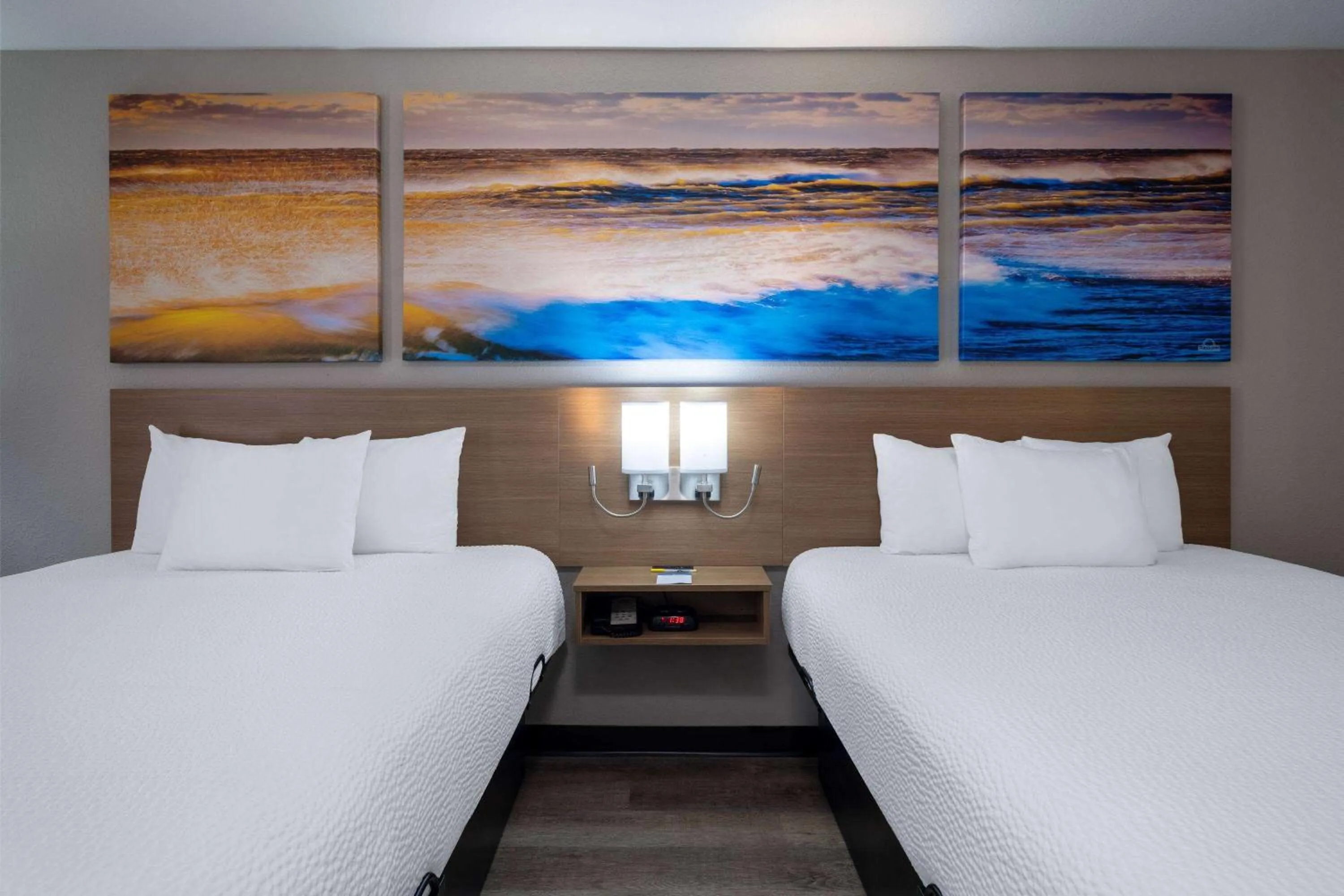 Photo of the whole room, Bed in Days Inn & Suites by Wyndham Commerce