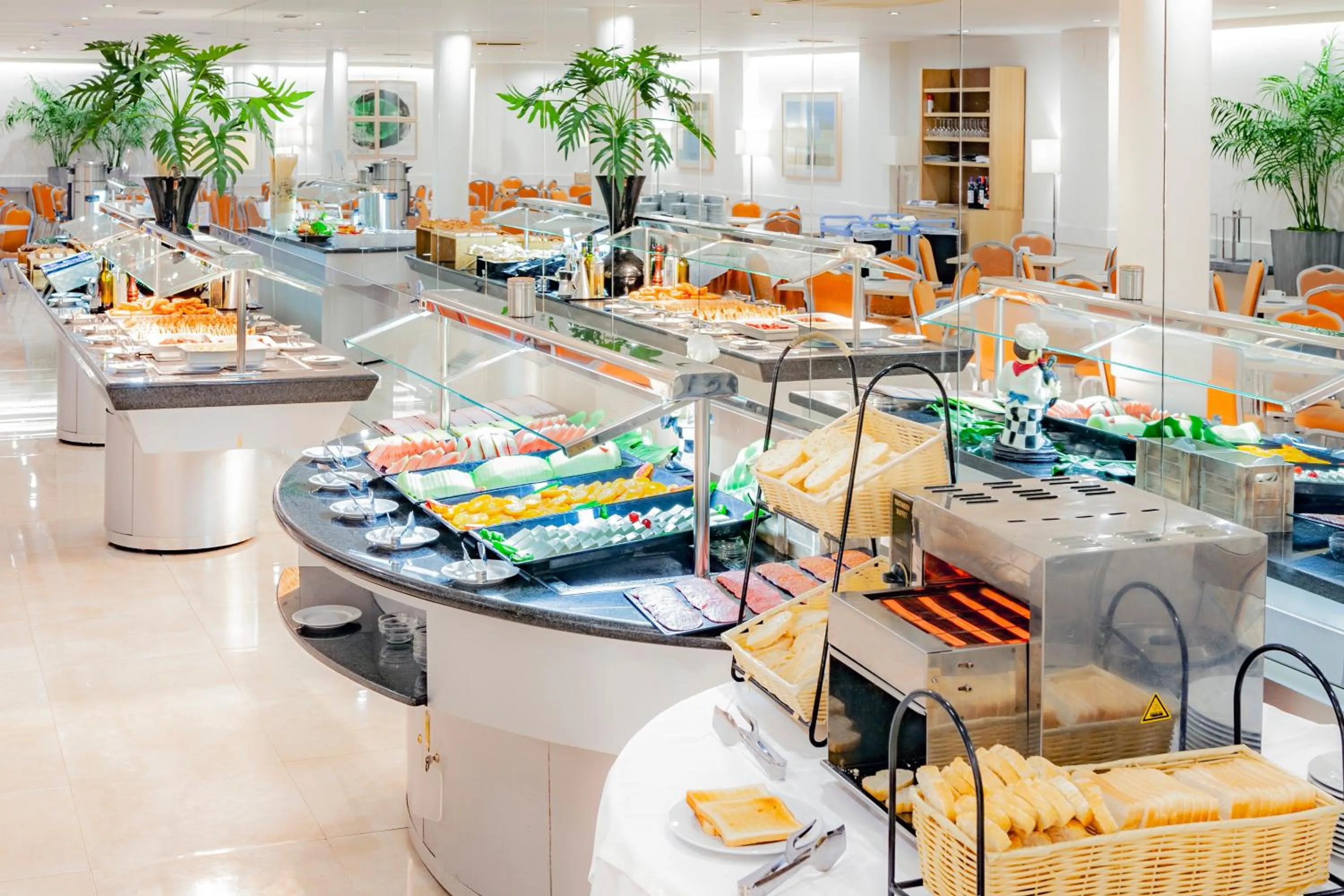 Restaurant/places to eat in Gran Hotel Suances