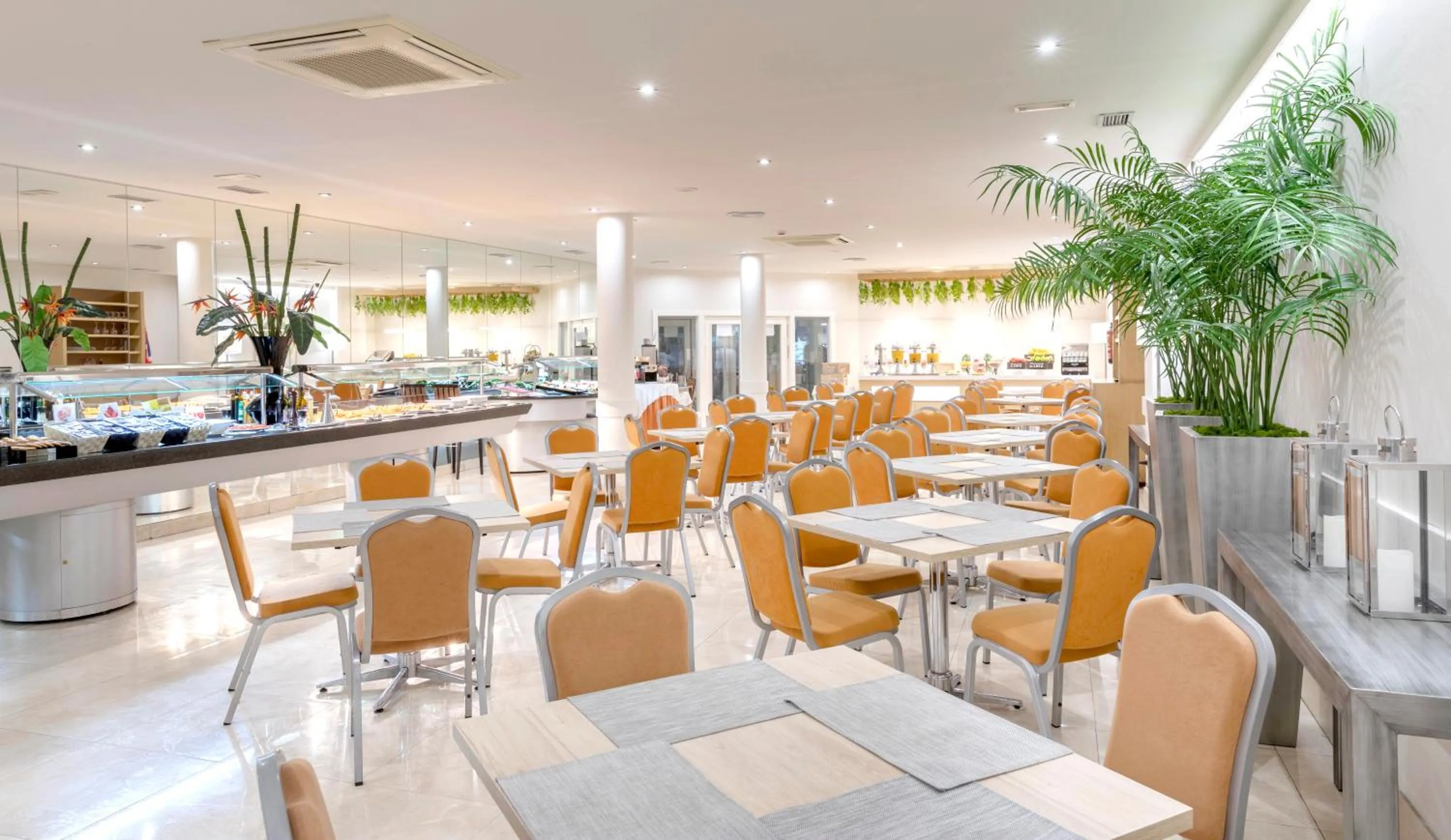 Restaurant/places to eat in Gran Hotel Suances