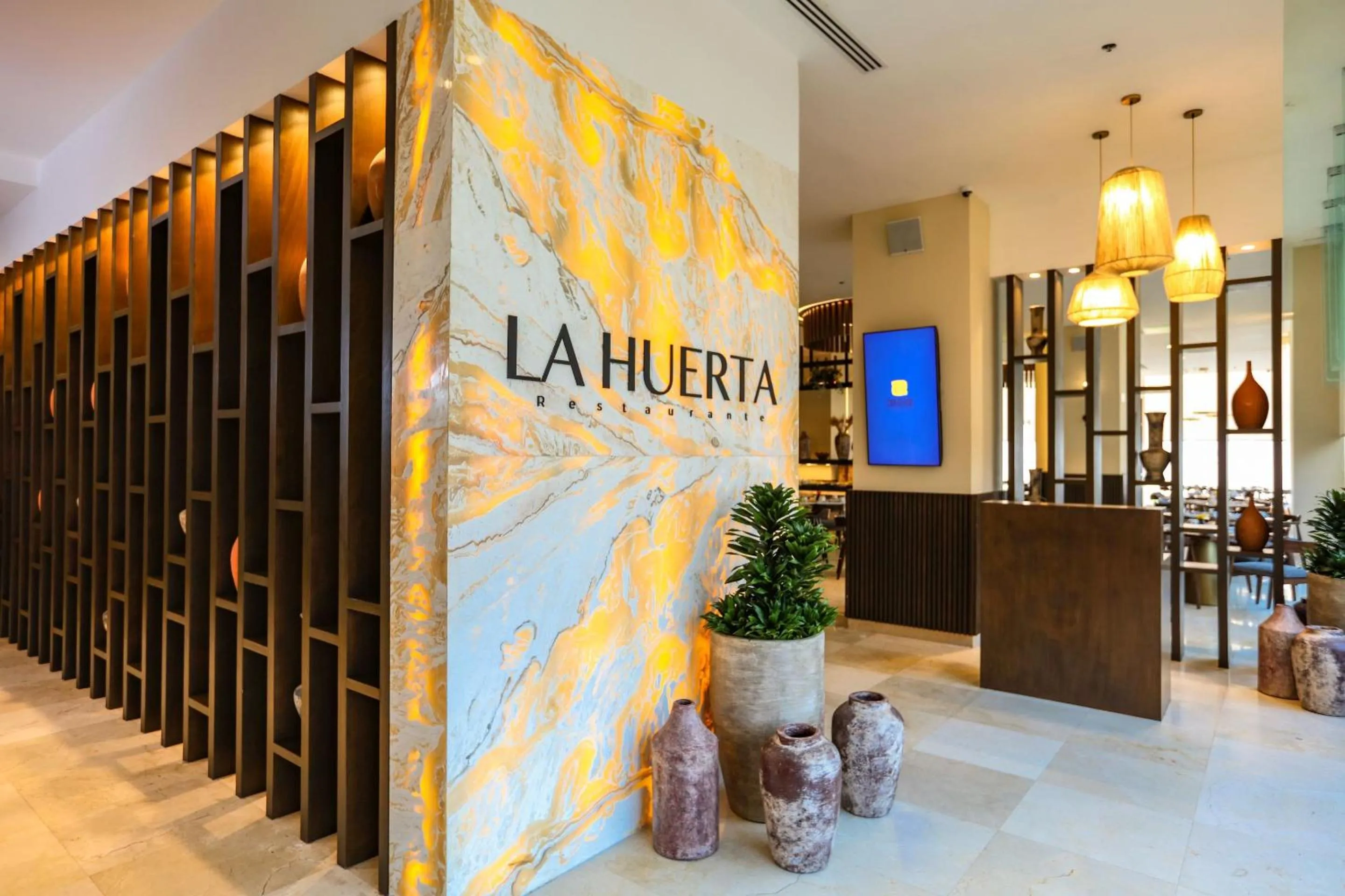 Restaurant/places to eat in Camino Real Veracruz