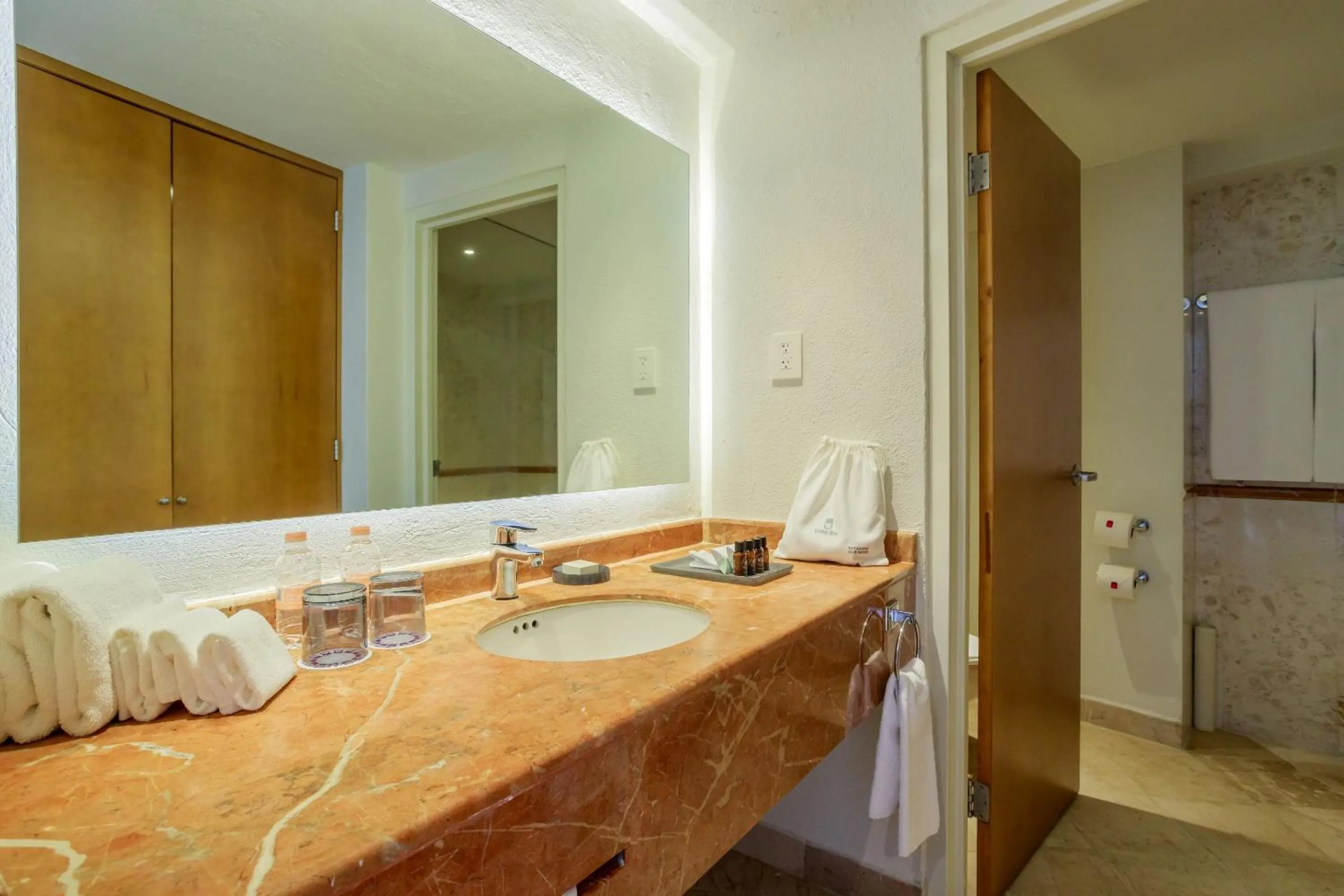 Bathroom in Camino Real Veracruz