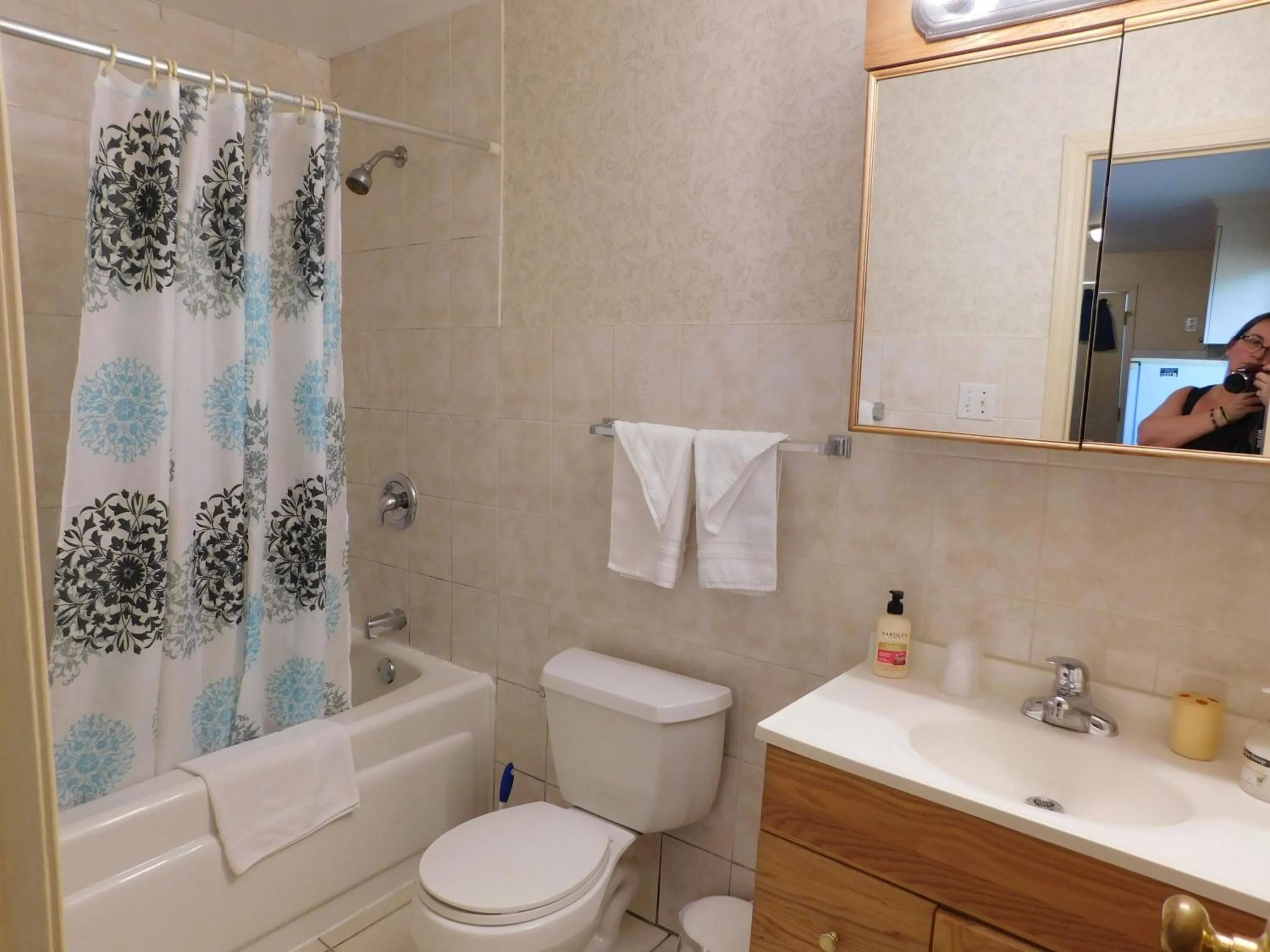 Toilet in Rainbow Bed & Breakfast