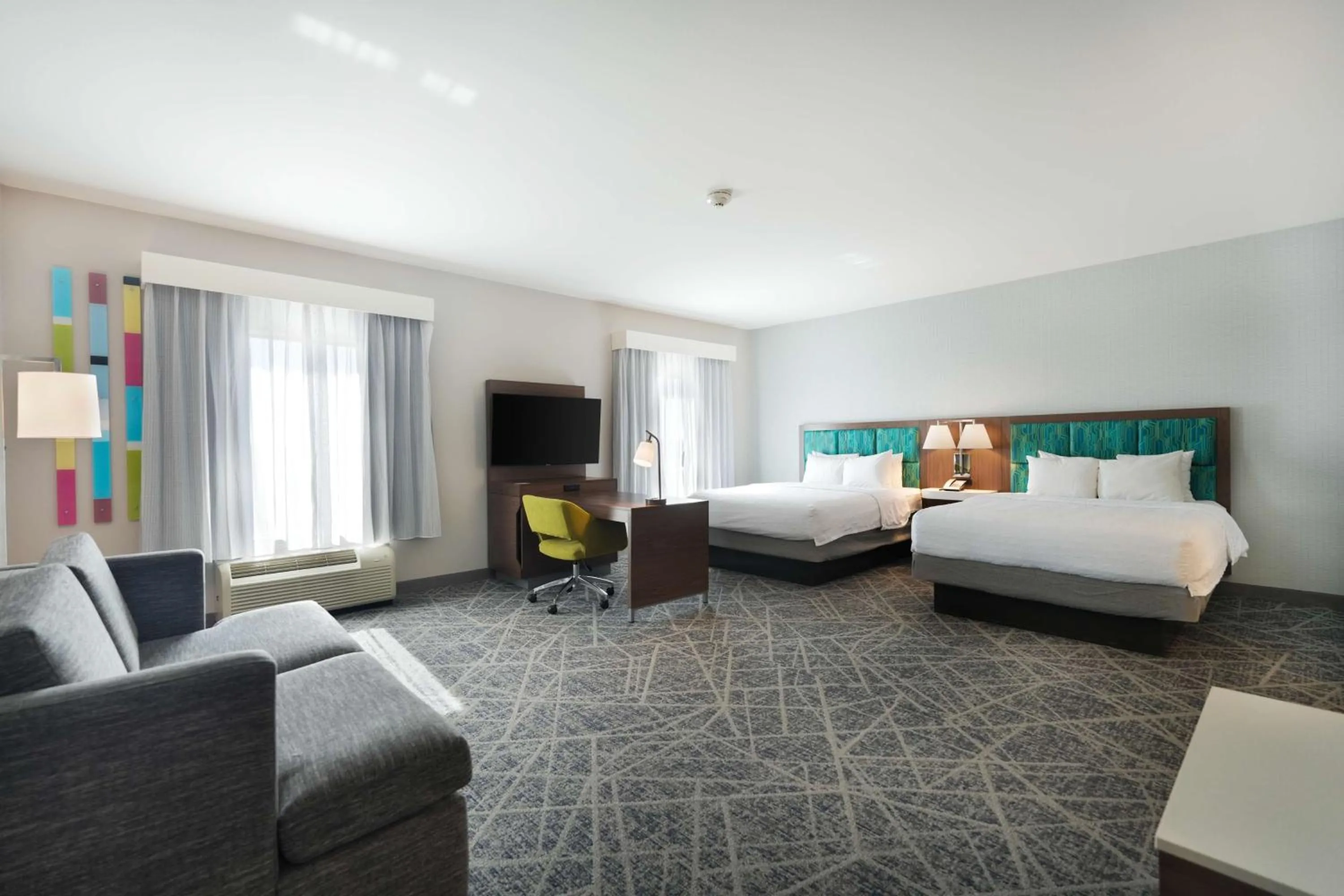 Bedroom, Bed in Hampton Inn and Suites Tulsa Central