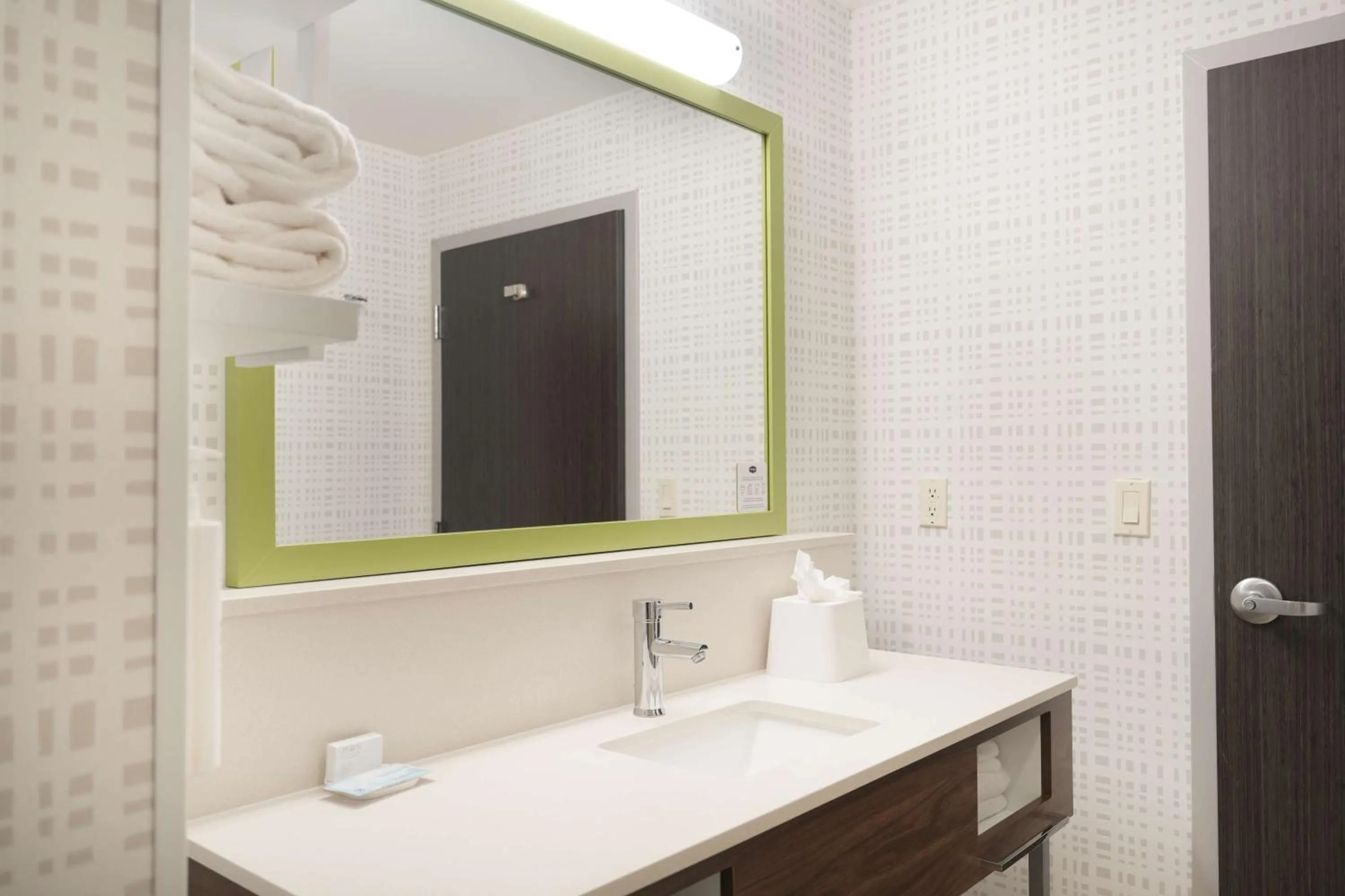 Bathroom in Hampton Inn and Suites Tulsa Central