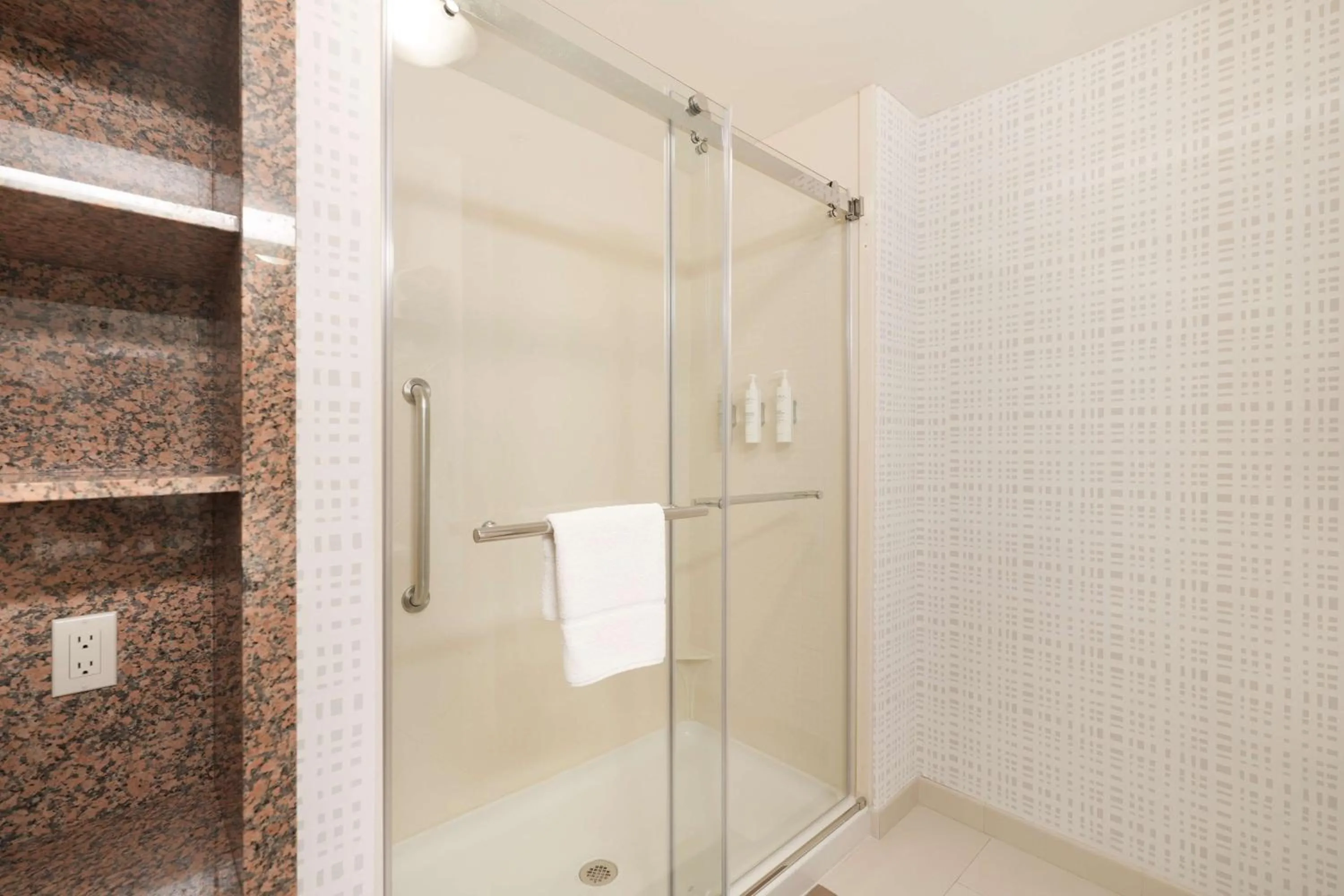 Bathroom in Hampton Inn and Suites Tulsa Central