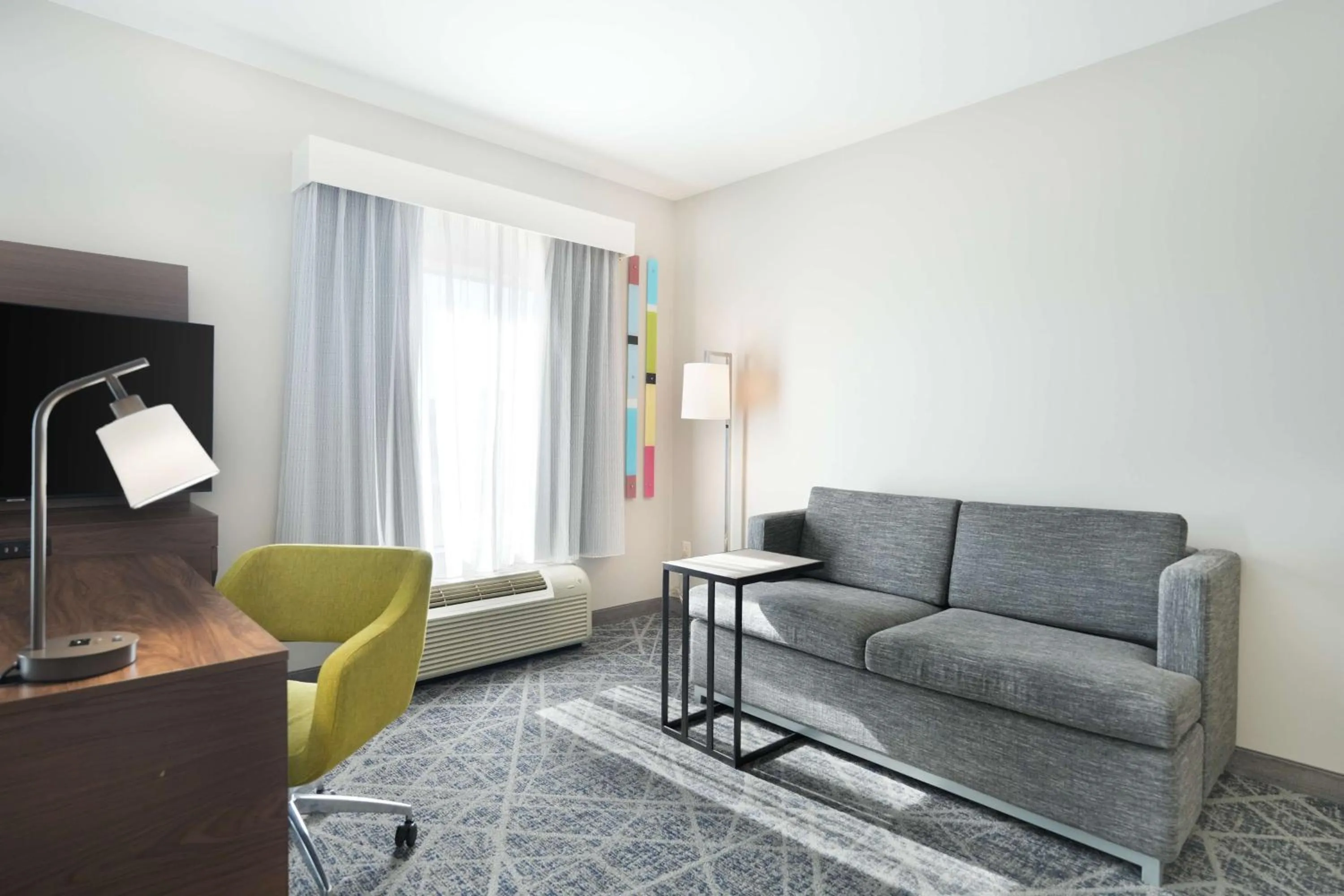 Bedroom in Hampton Inn and Suites Tulsa Central