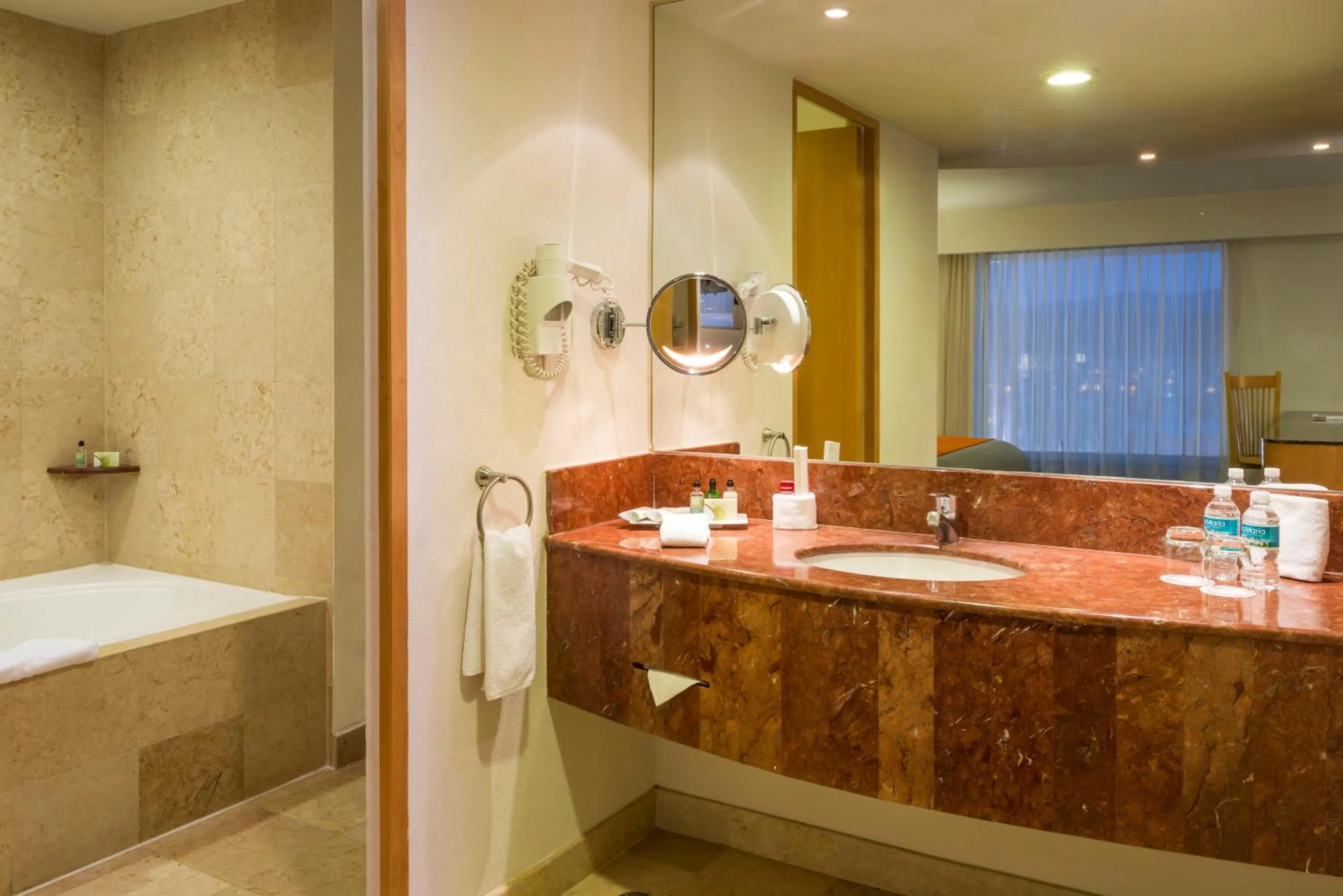 Photo of the whole room in Real Inn San Luis Potosi