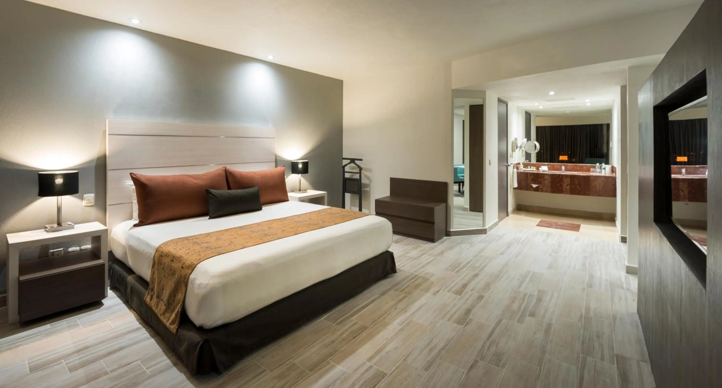 Photo of the whole room, Bed in Real Inn San Luis Potosi