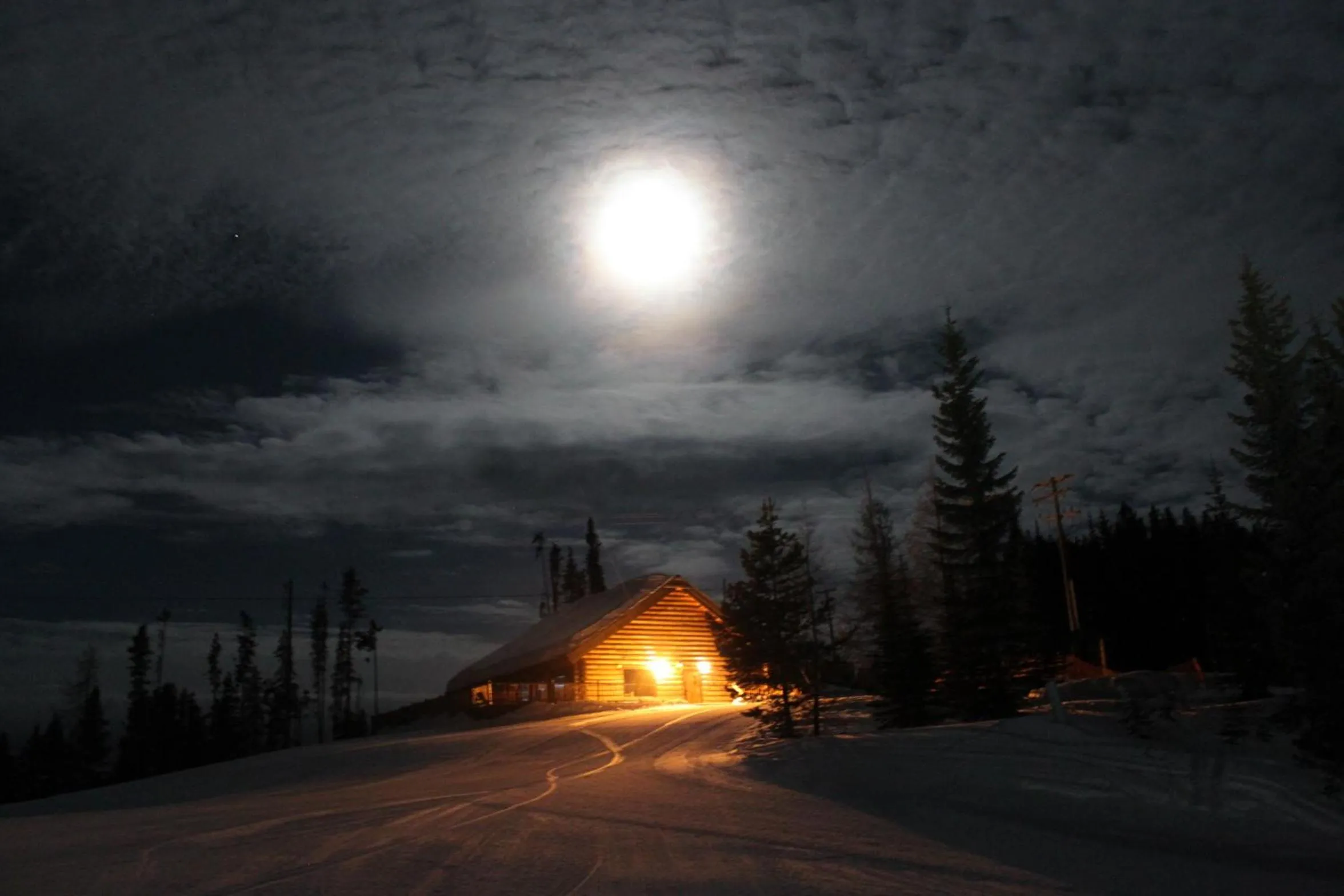 Facade/entrance in Trickle Creek Lodge