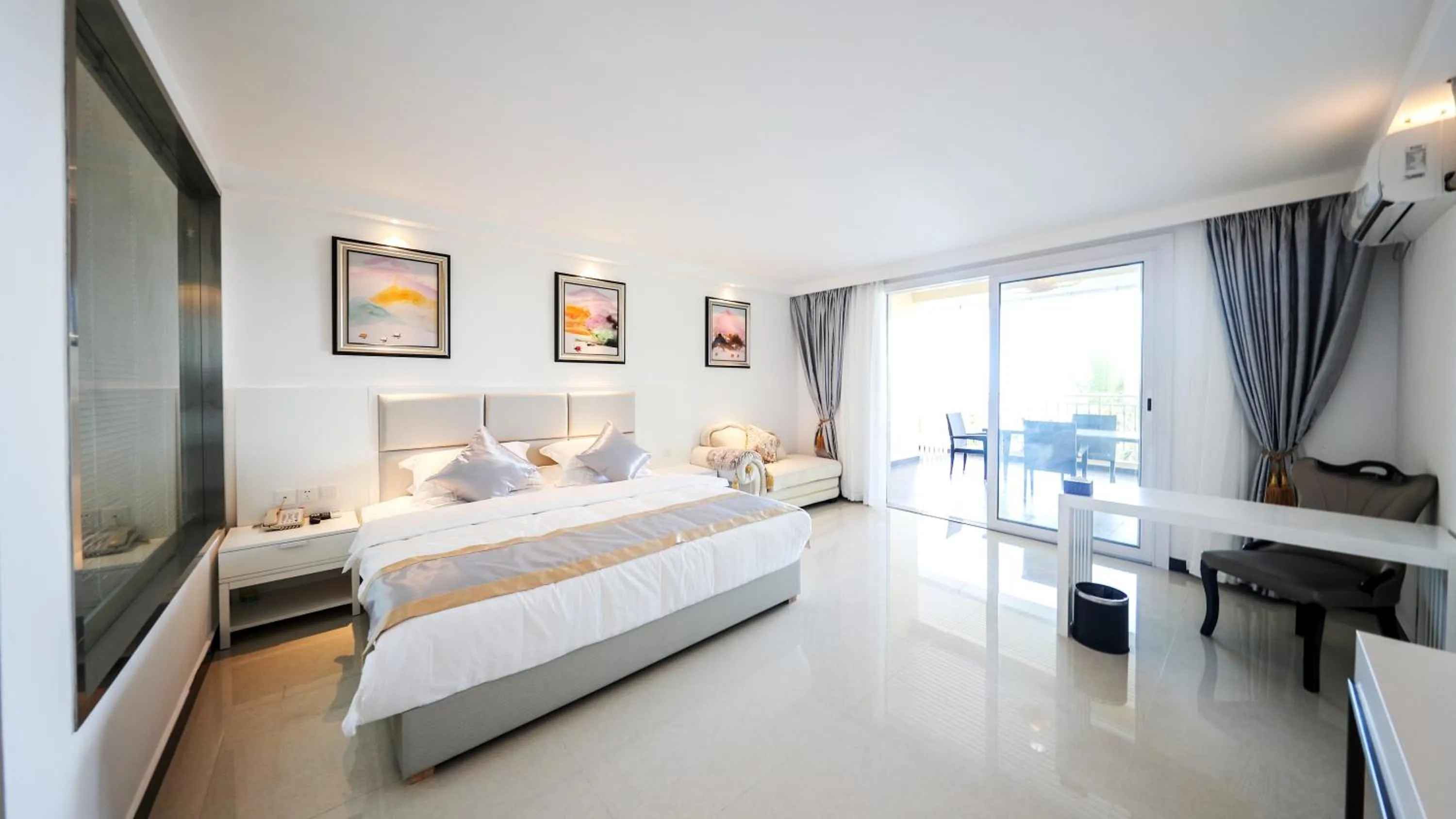 TV and multimedia, Bed in Ocean Star Hotel