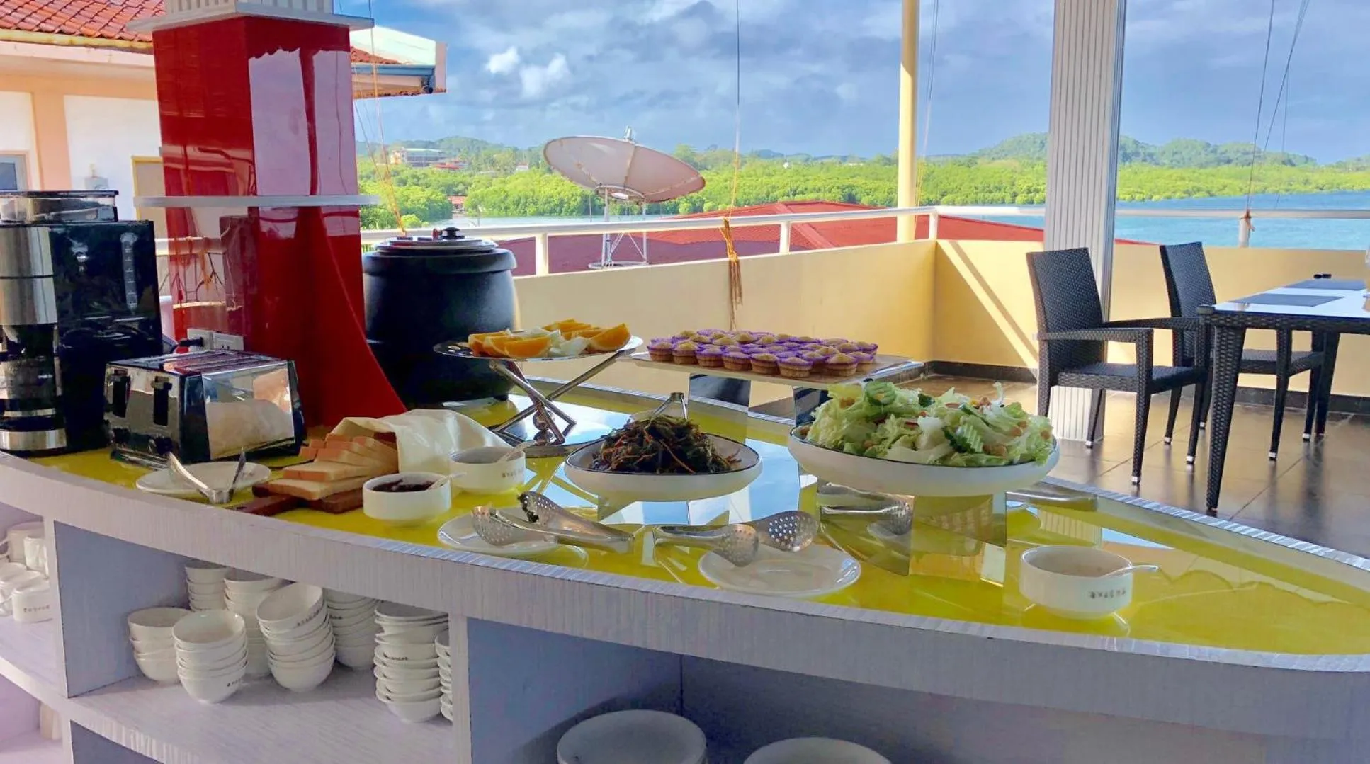 Restaurant/places to eat in Ocean Star Hotel