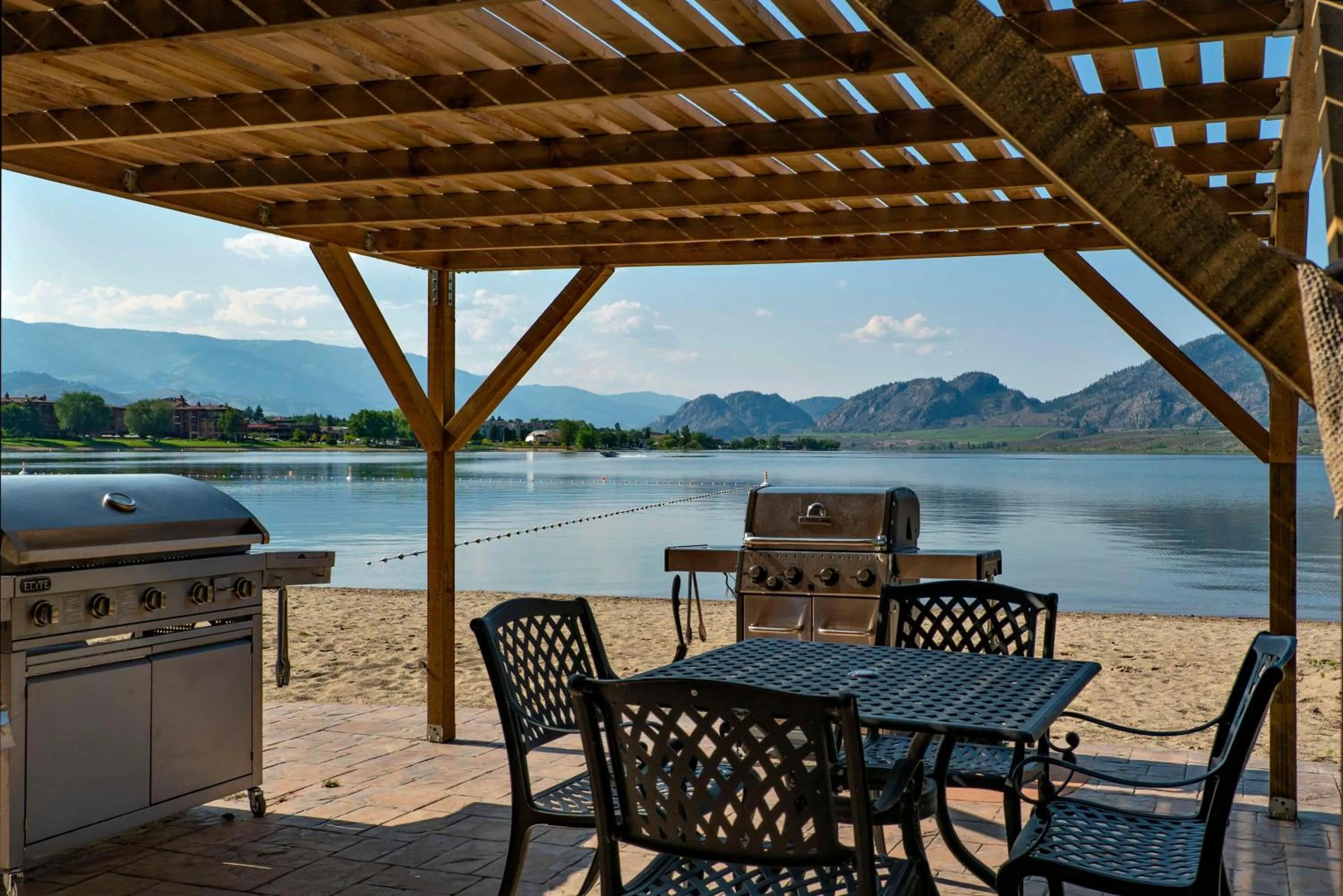 Property building in Coast Osoyoos Beach Hotel