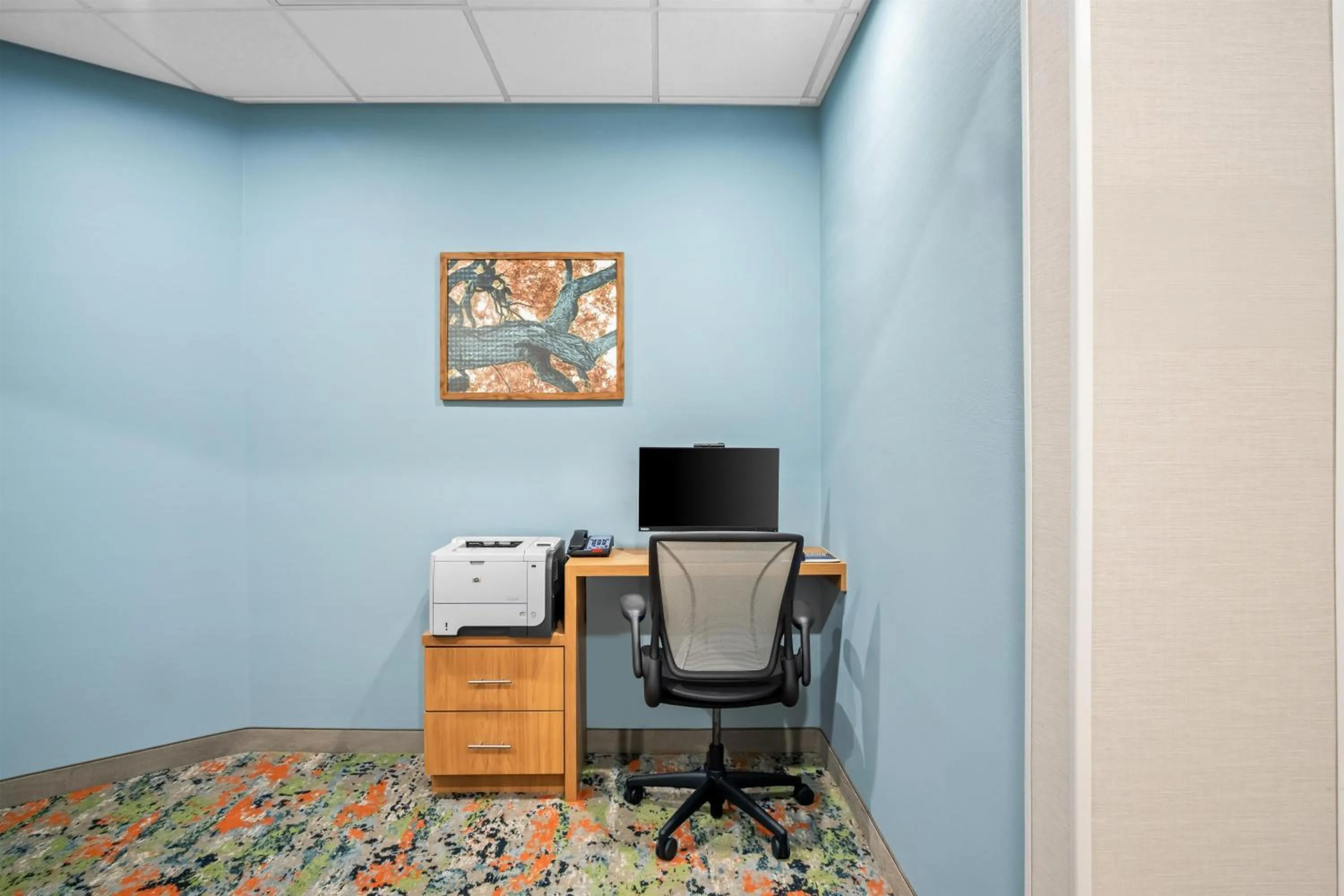 Business facilities in Hampton Inn and Suites Waxahachie