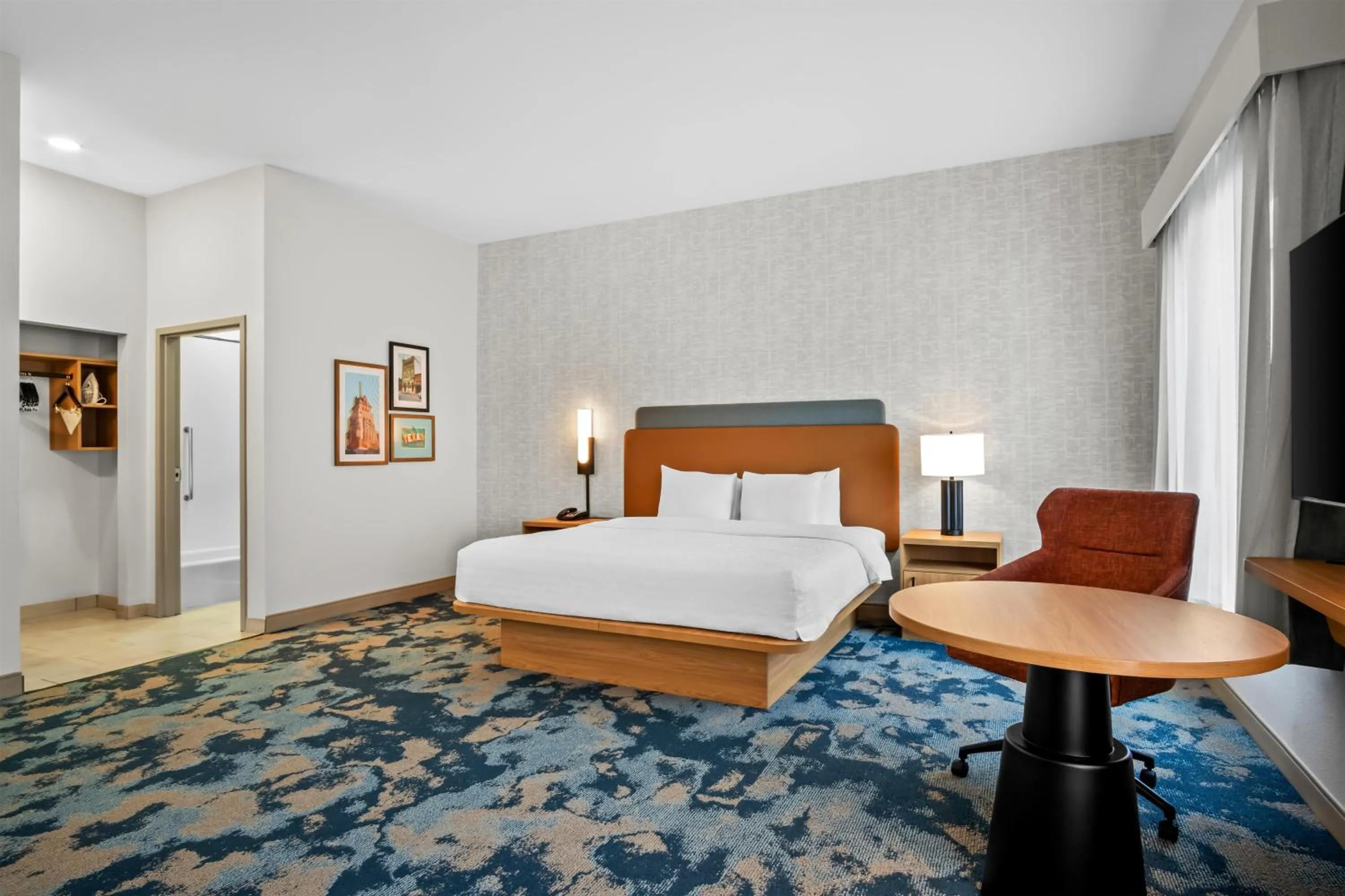 Bed in Hampton Inn and Suites Waxahachie