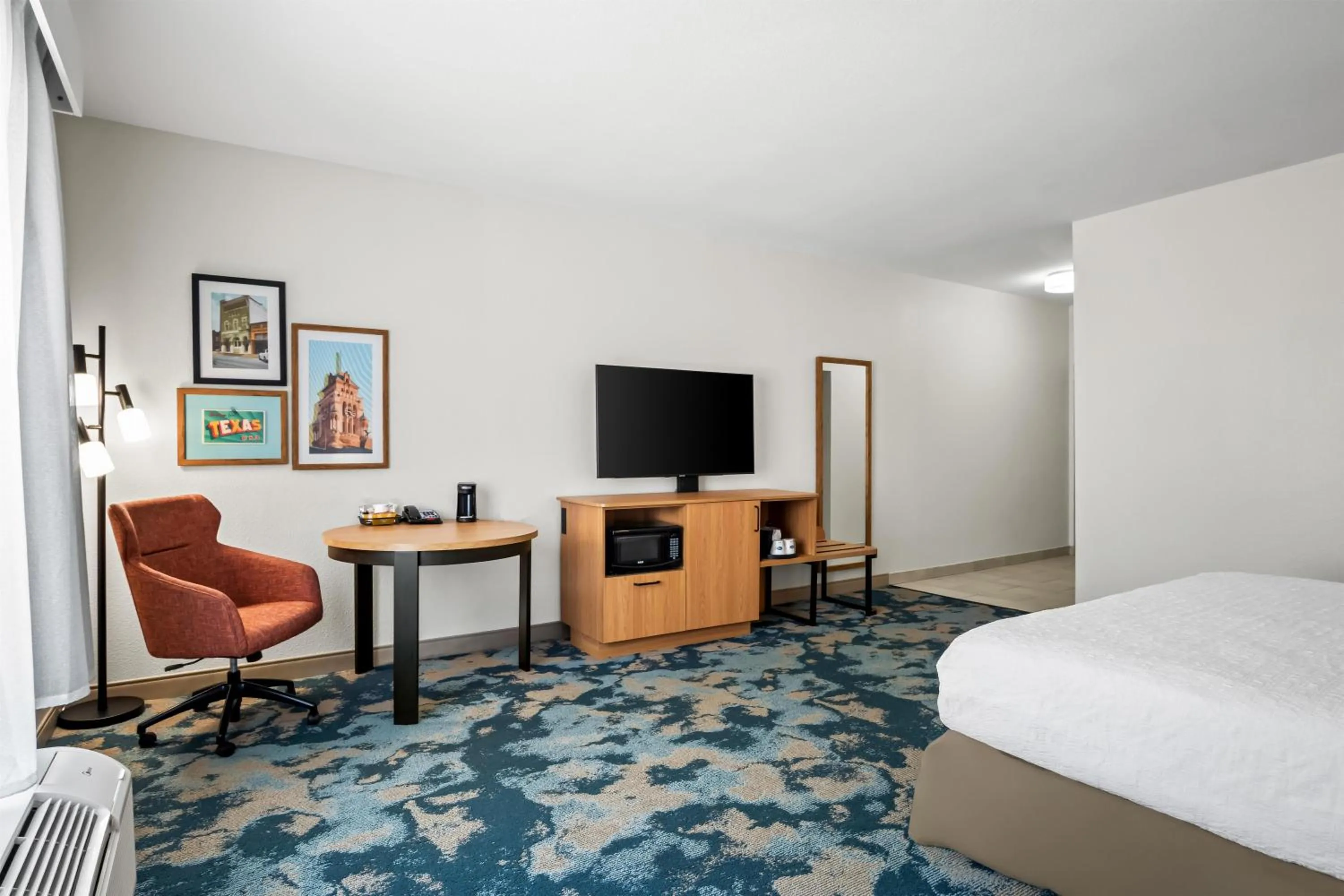 Bedroom, Bed in Hampton Inn and Suites Waxahachie