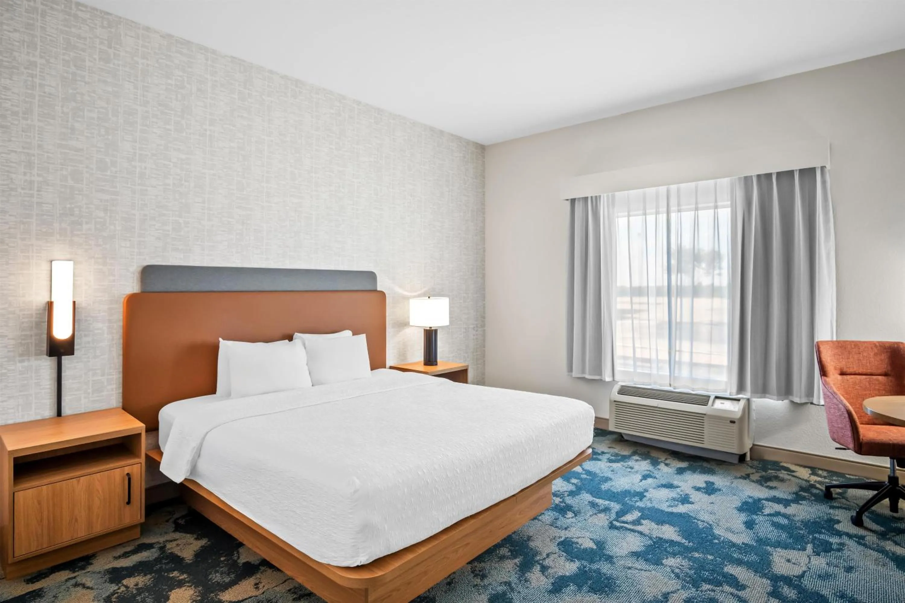 Bed in Hampton Inn and Suites Waxahachie