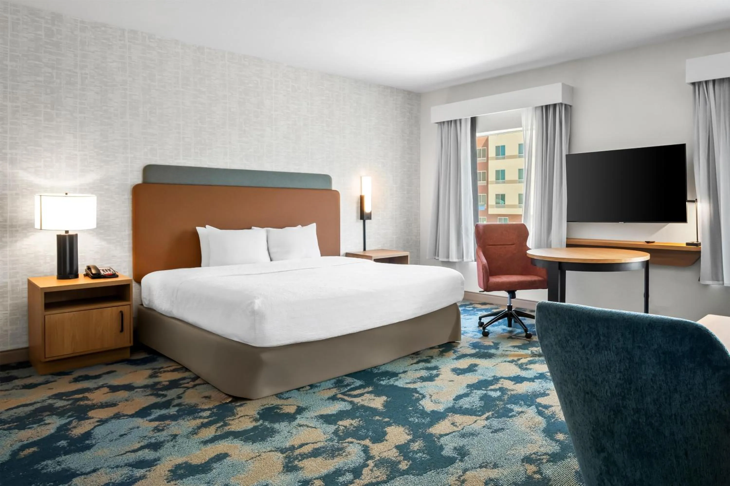 Bed in Hampton Inn and Suites Waxahachie