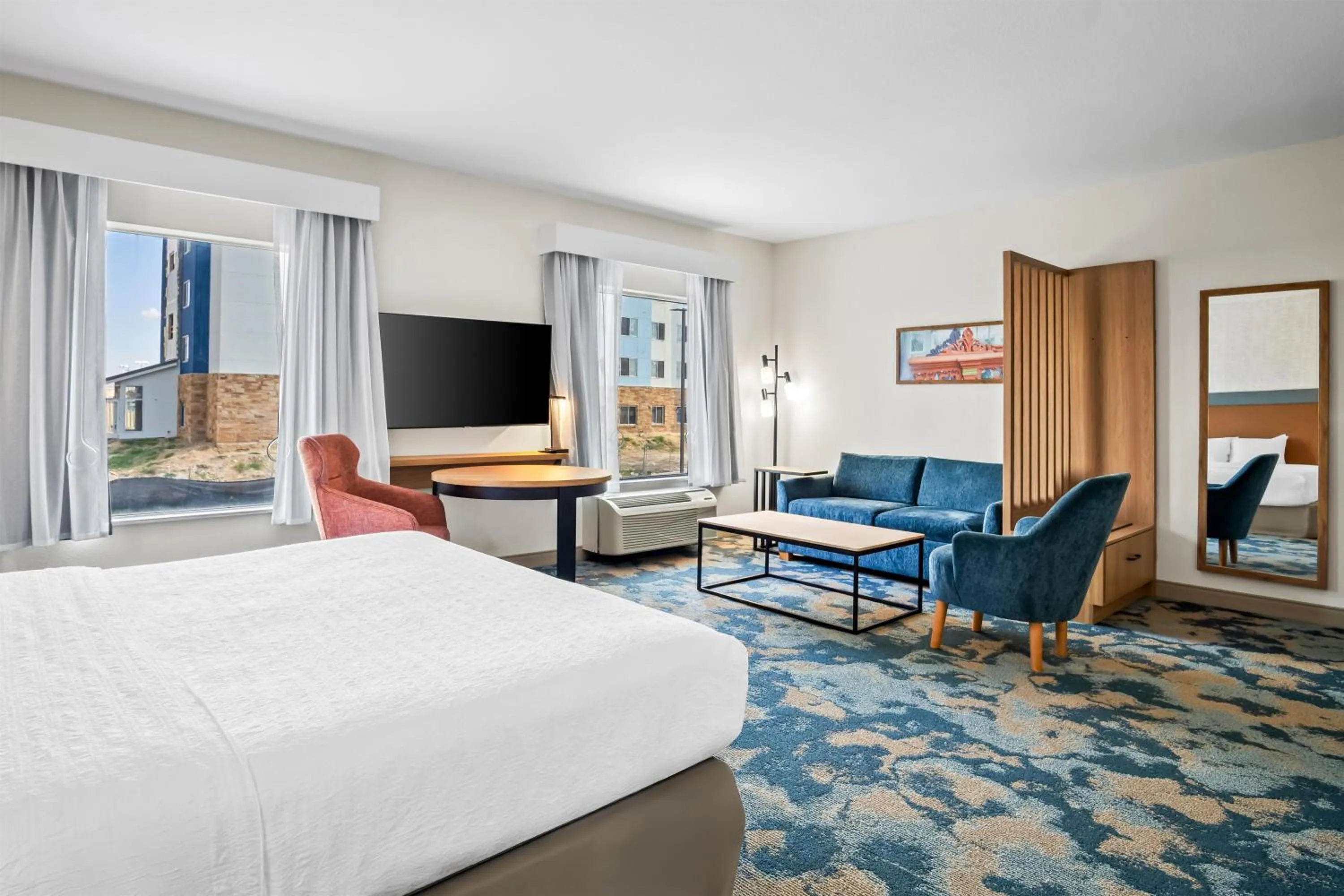 Living room, Bed in Hampton Inn and Suites Waxahachie