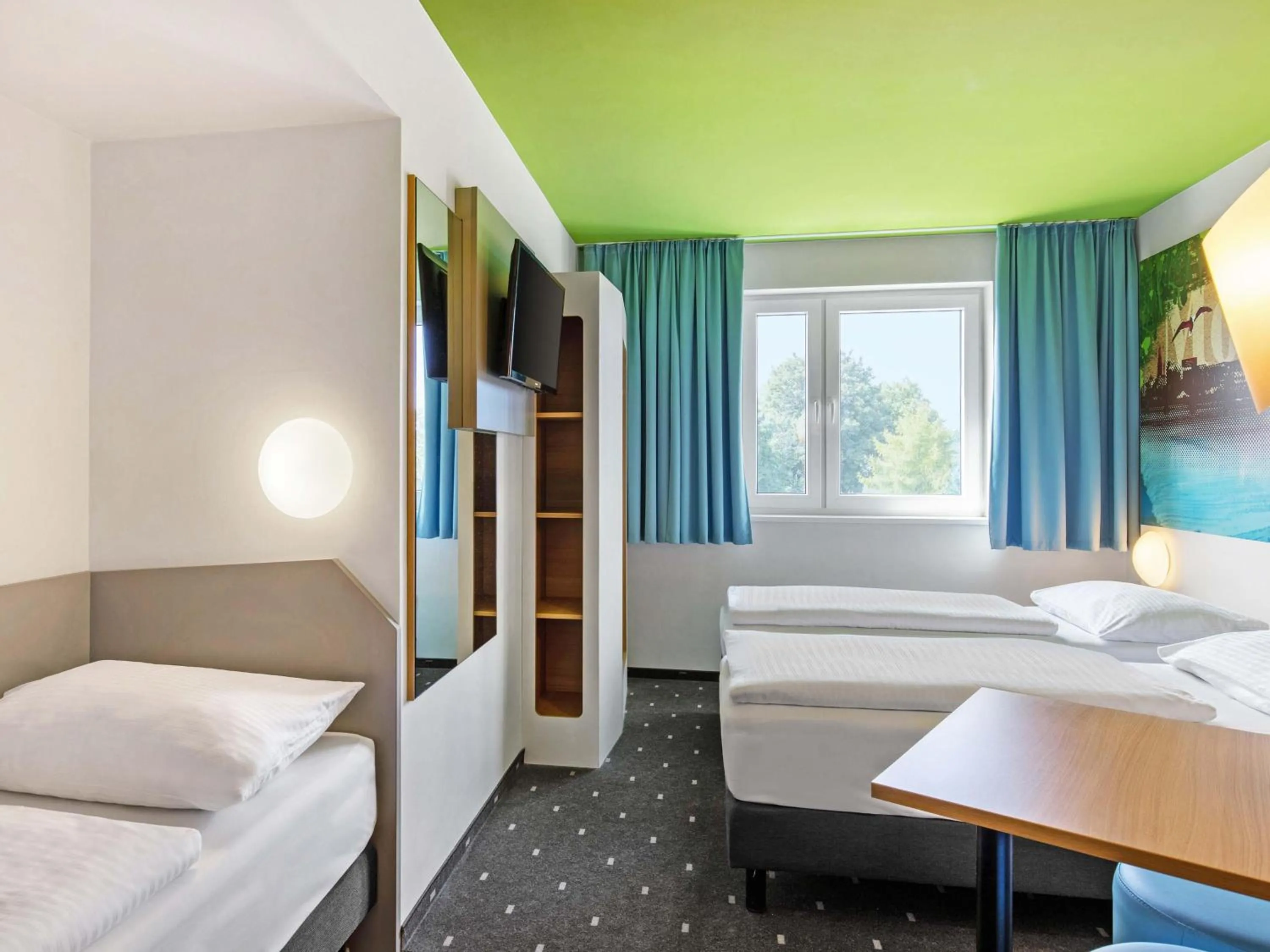 Photo of the whole room, Bed in B&B Hotel Hamburg-Wandsbek