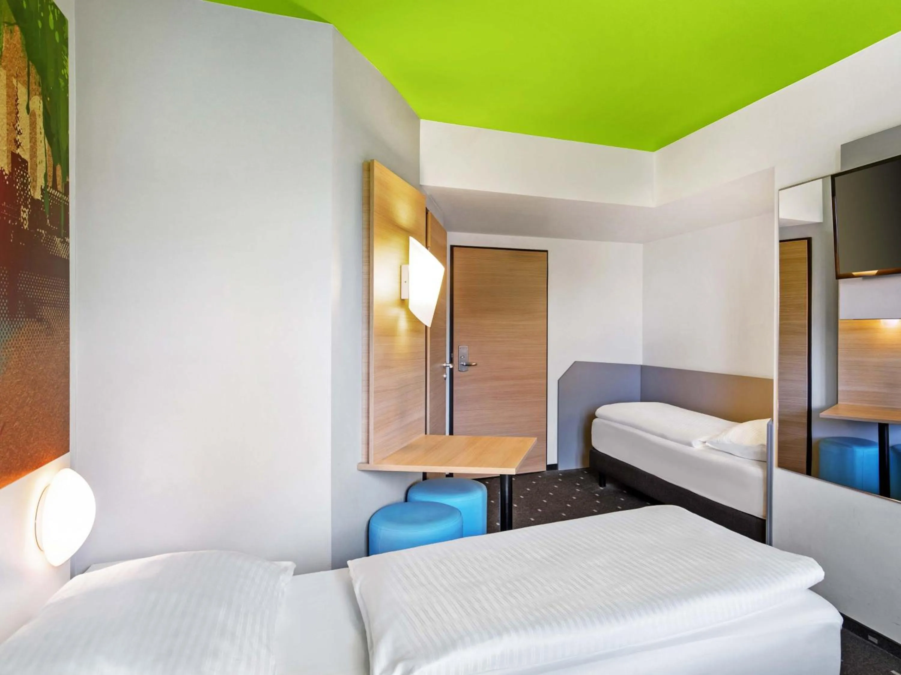 Photo of the whole room, Bed in B&B Hotel Hamburg-Wandsbek