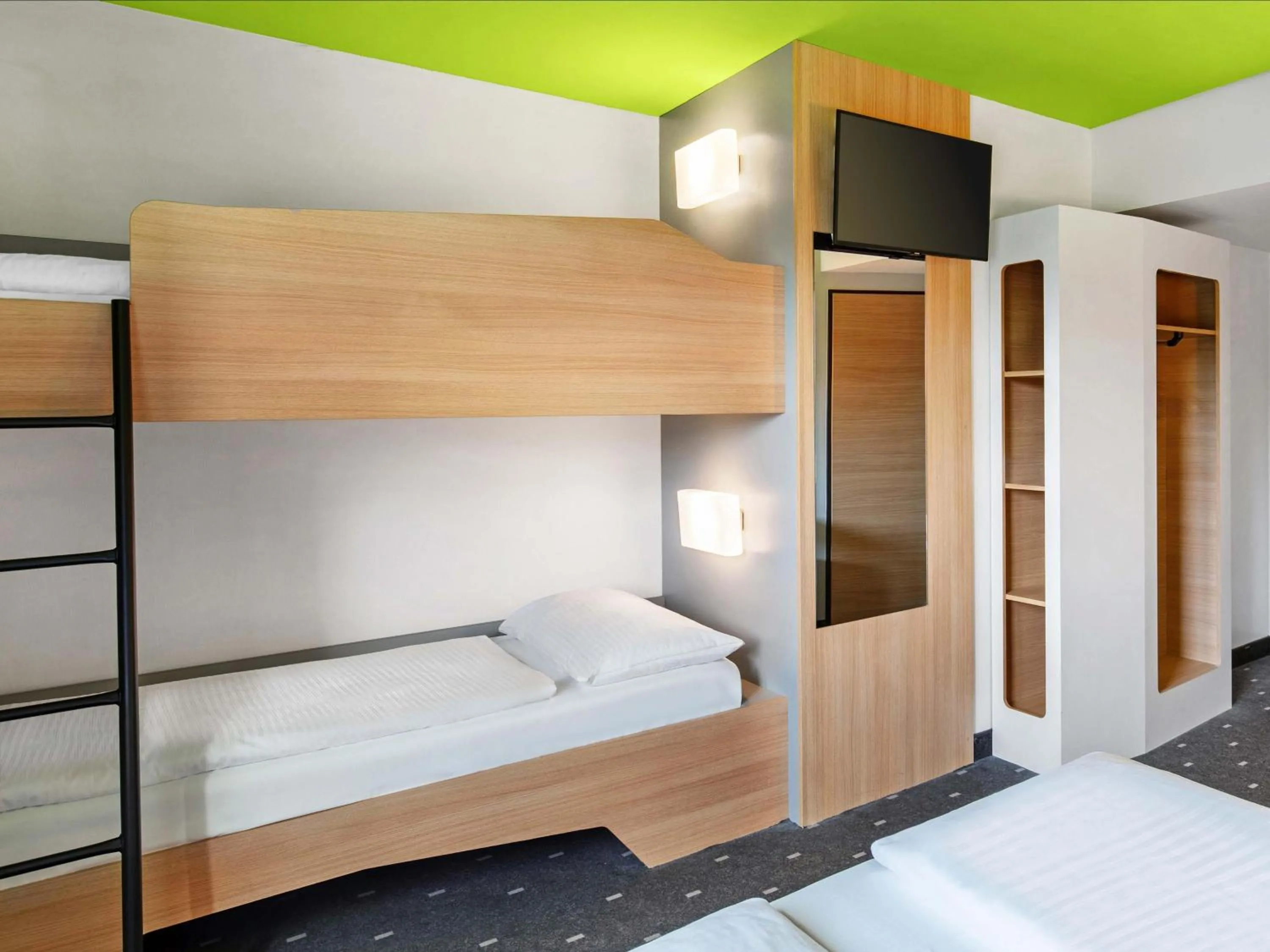 Photo of the whole room, Bed in B&B Hotel Hamburg-Wandsbek