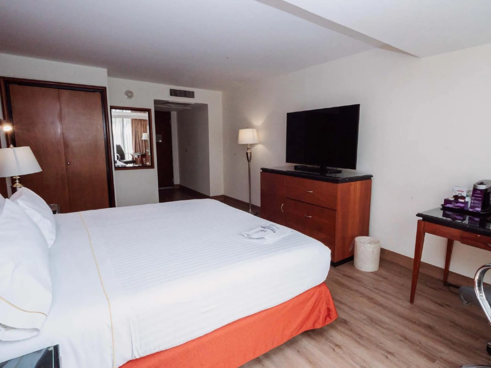 Communal lounge/ TV room, Bed in HS HOTSSON Hotel Tampico