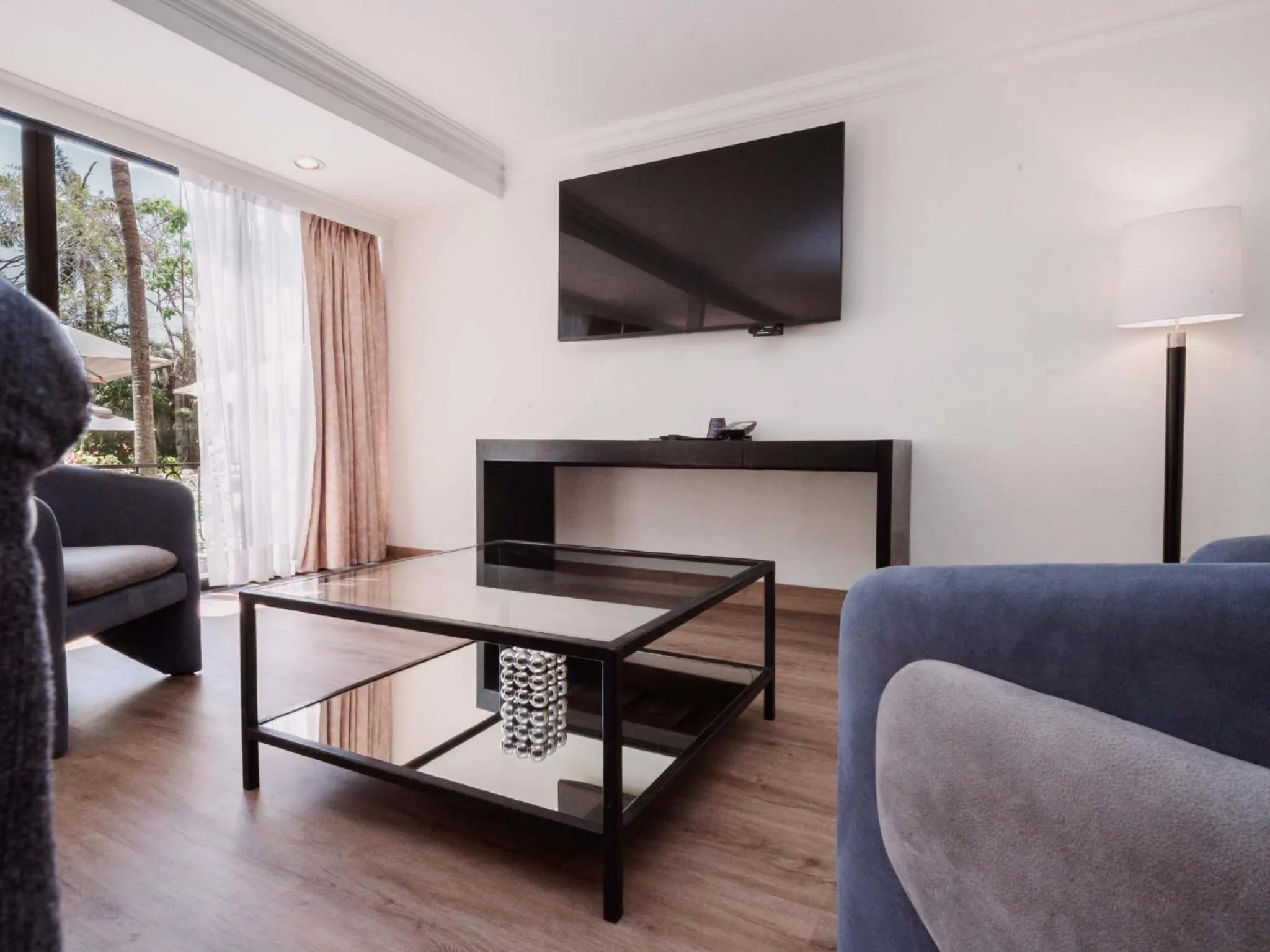 Communal lounge/ TV room in HS HOTSSON Hotel Tampico