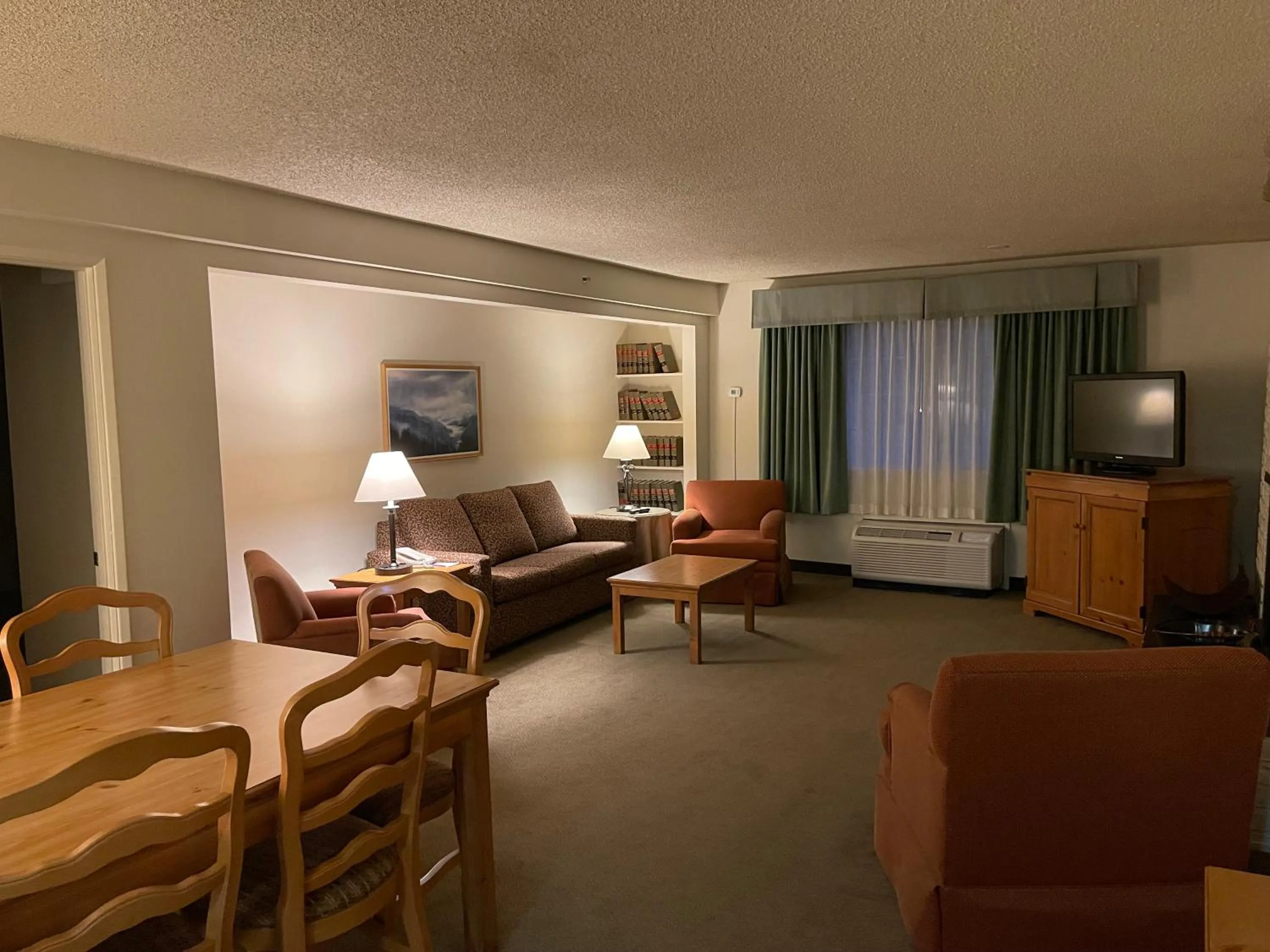 Living room in Coast Inn at Lake Hood