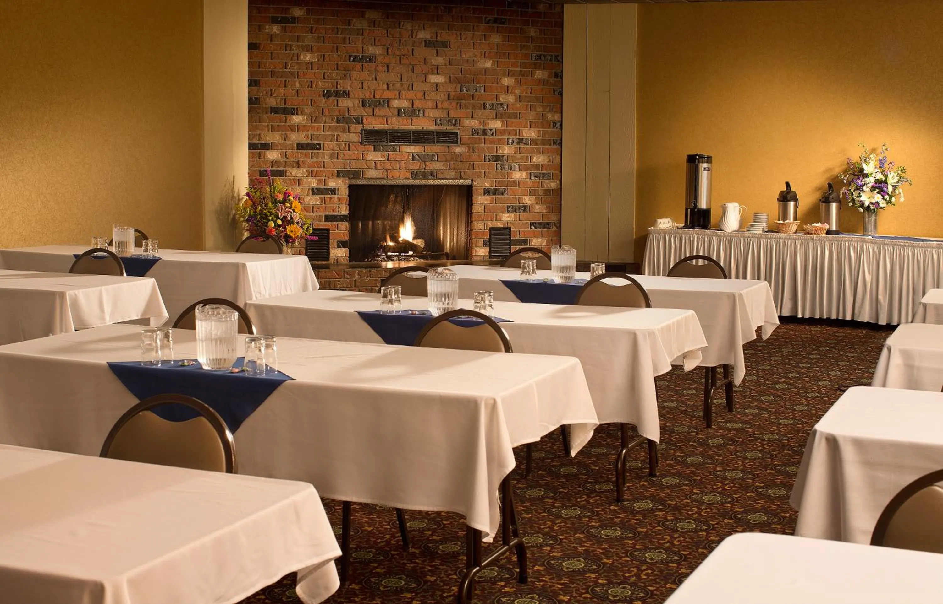 Business facilities in Coast Inn at Lake Hood