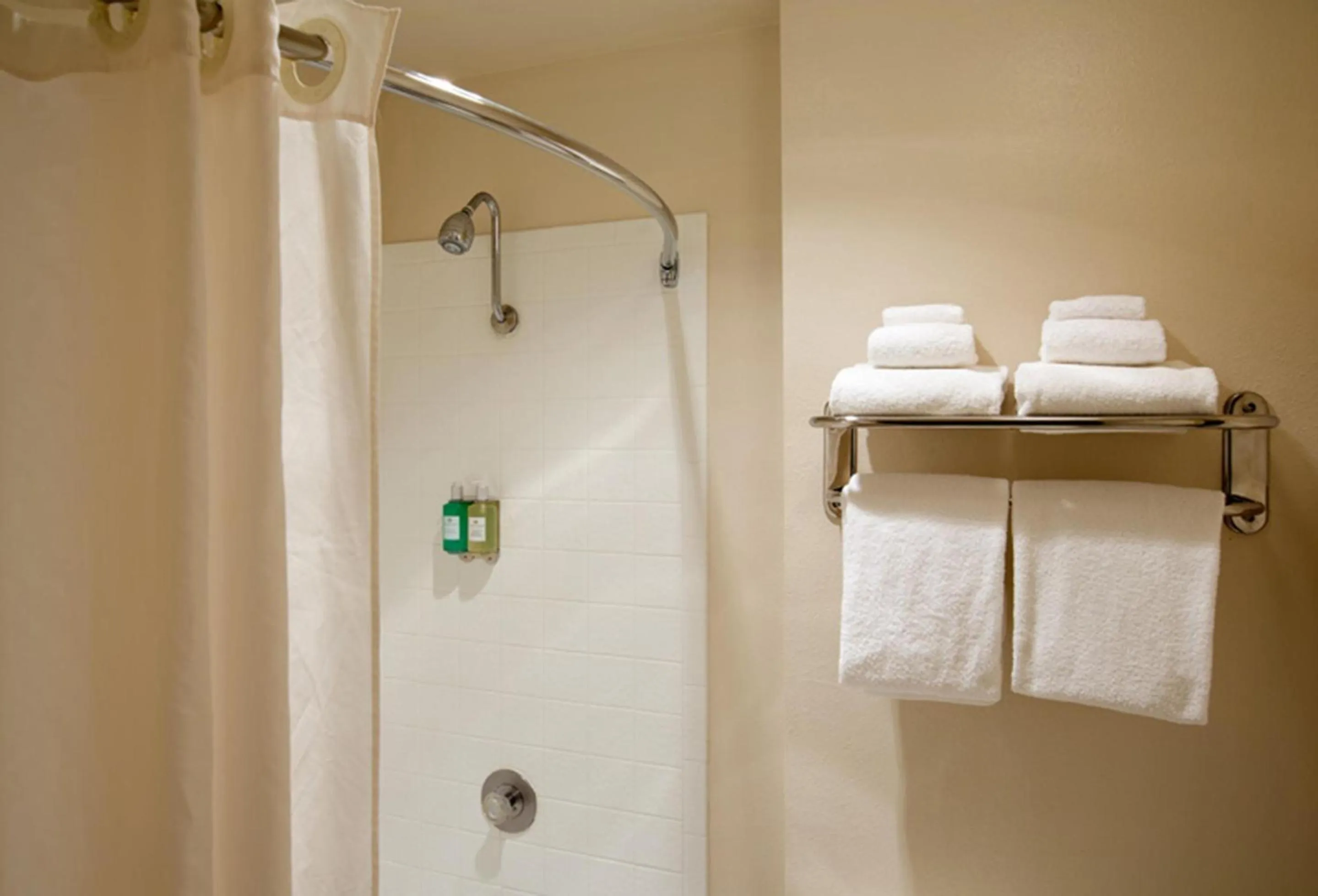 Shower in Coast Inn at Lake Hood