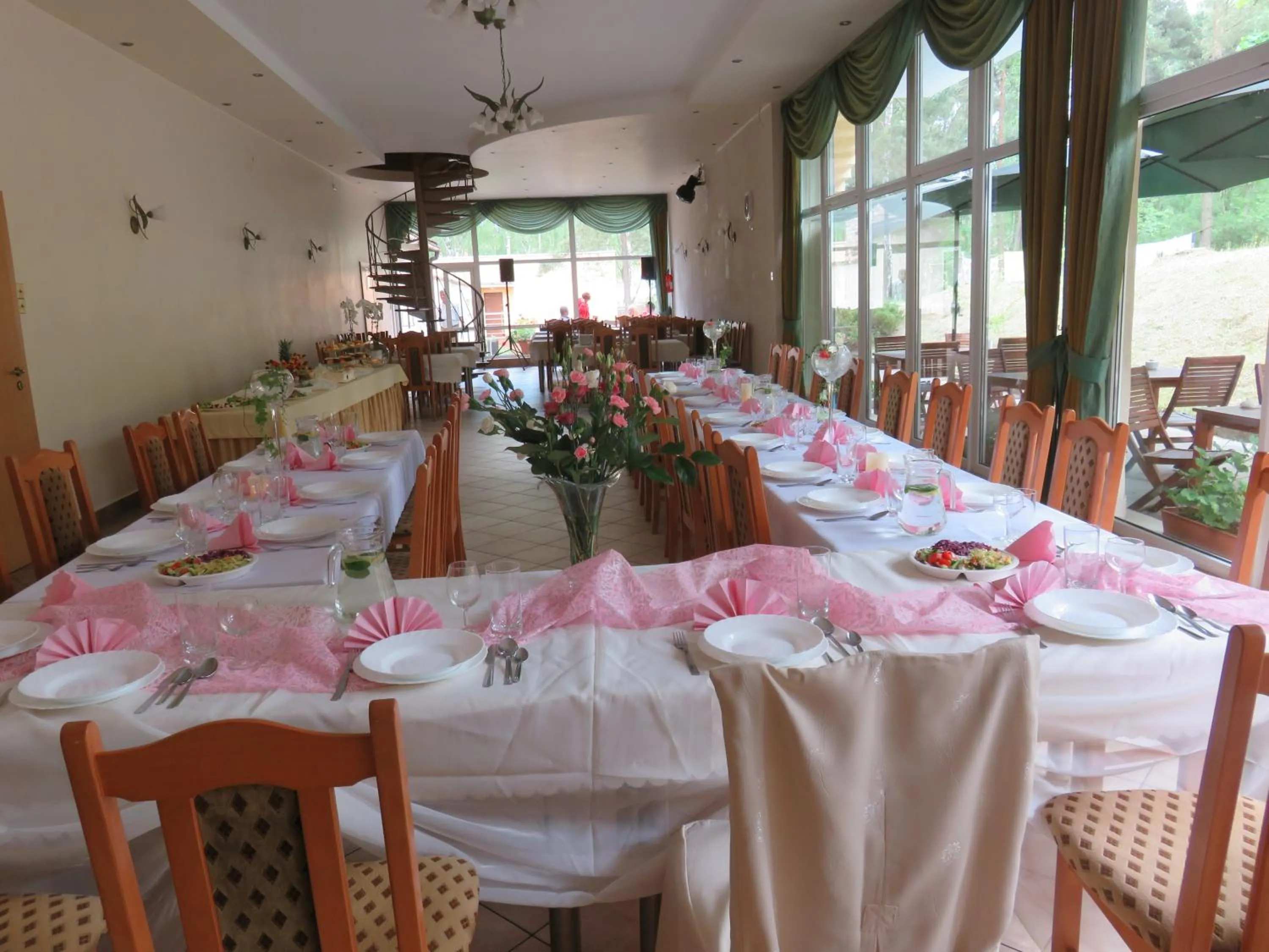 Dining area in FALA na WYSPIE