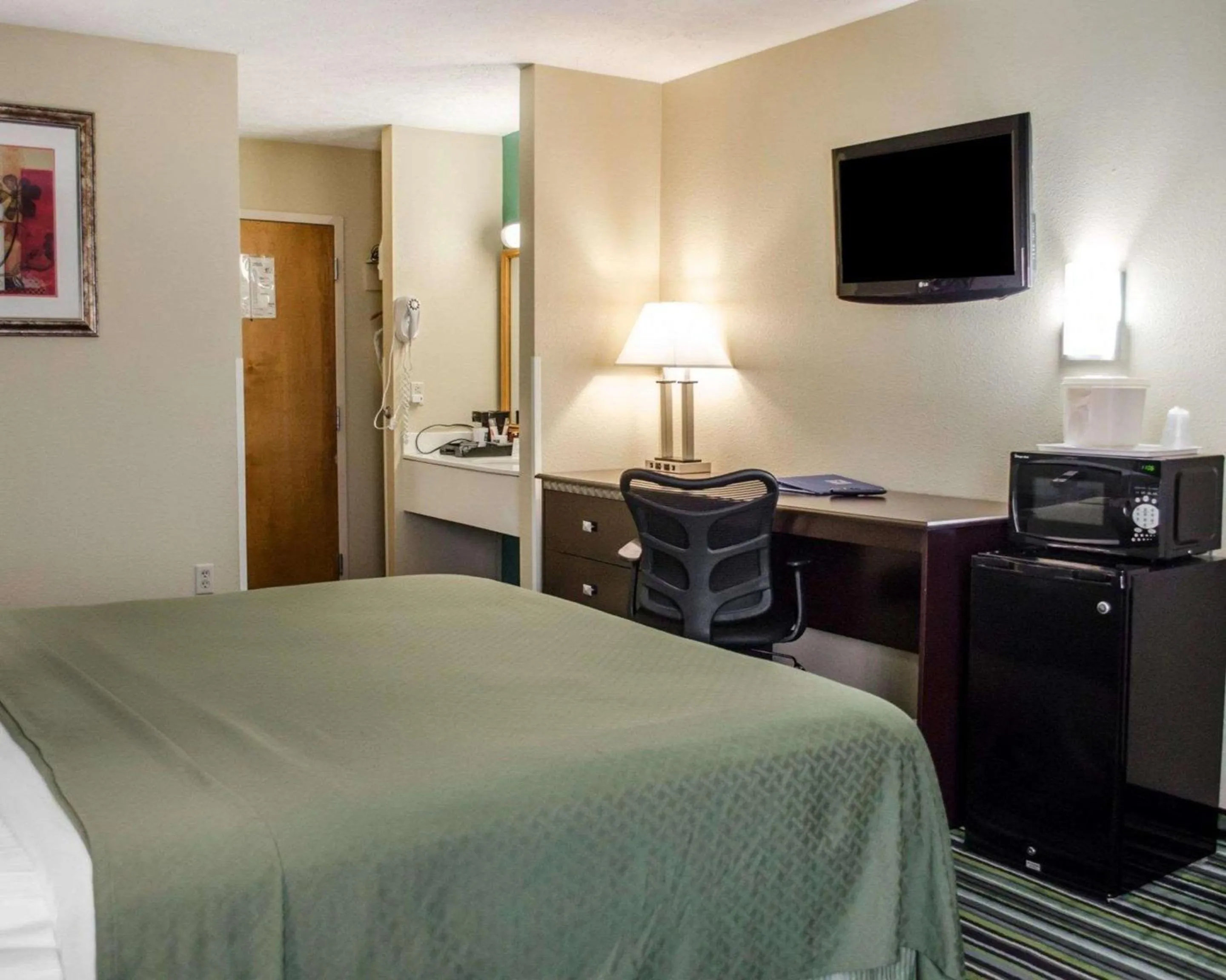 Bedroom, Bed in Quality Inn & Suites Medina - Akron West