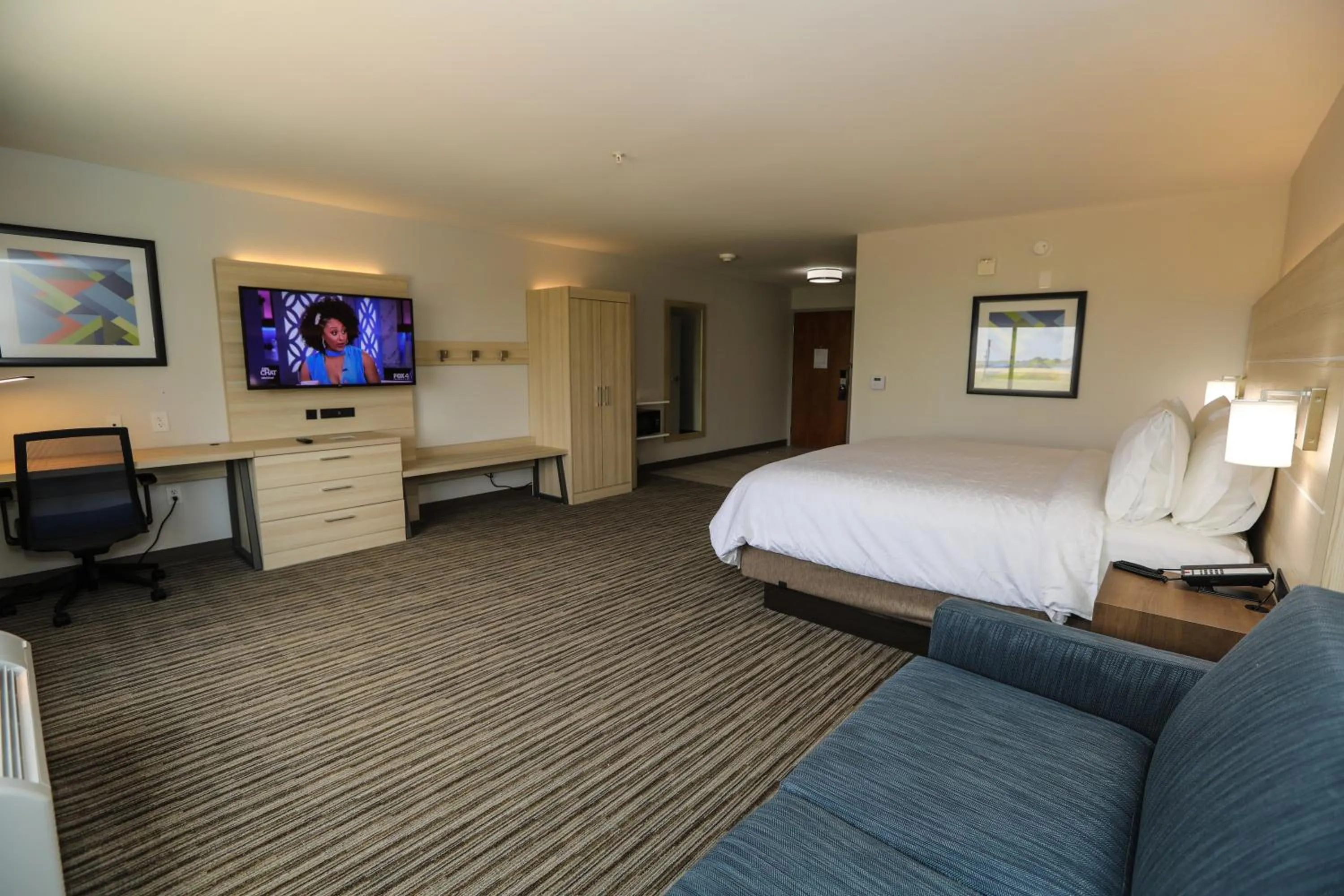 Photo of the whole room, Bed in Holiday Inn Express Hillsboro I-35 by IHG