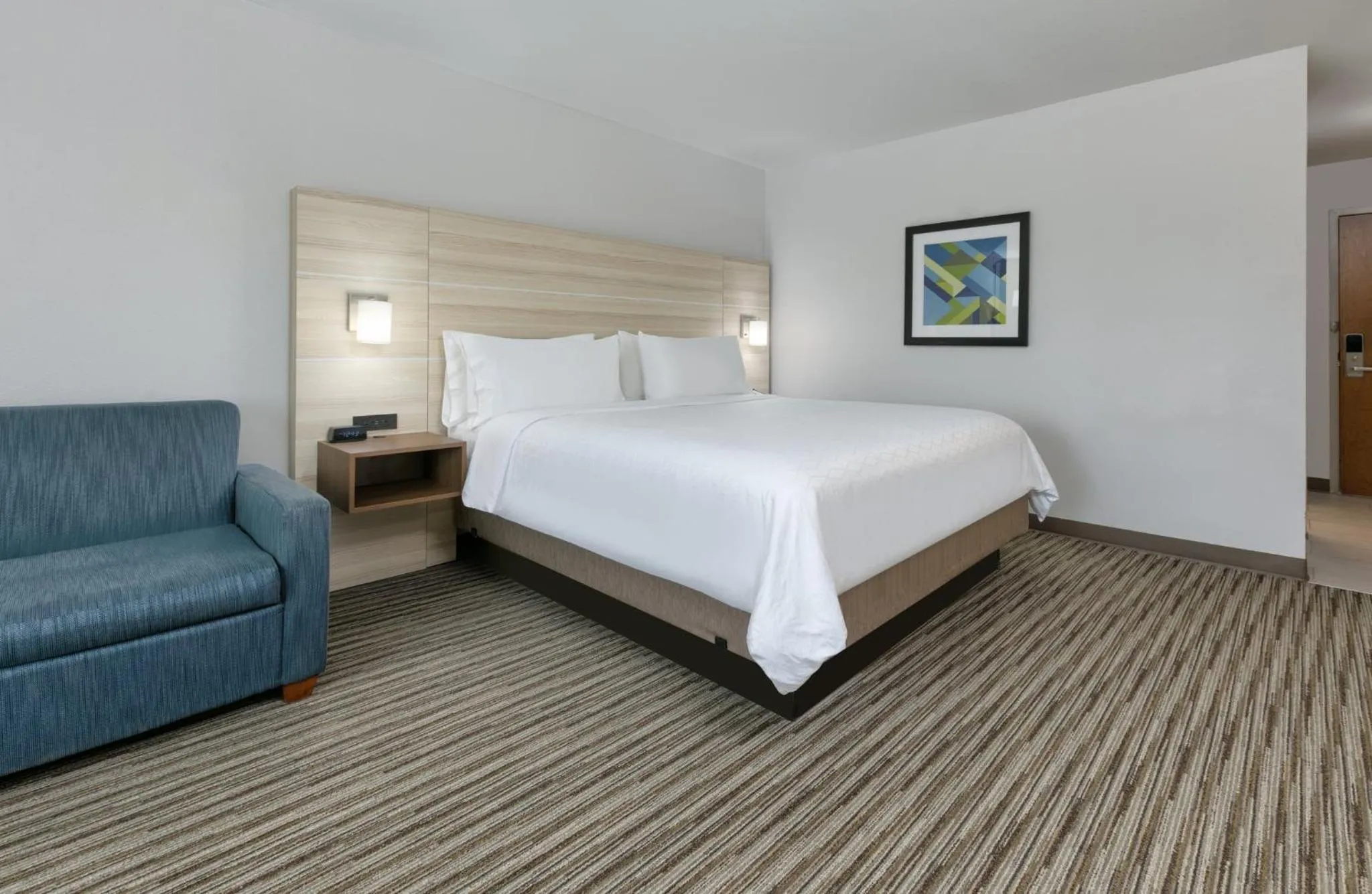 Photo of the whole room, Bed in Holiday Inn Express Hillsboro I-35 by IHG