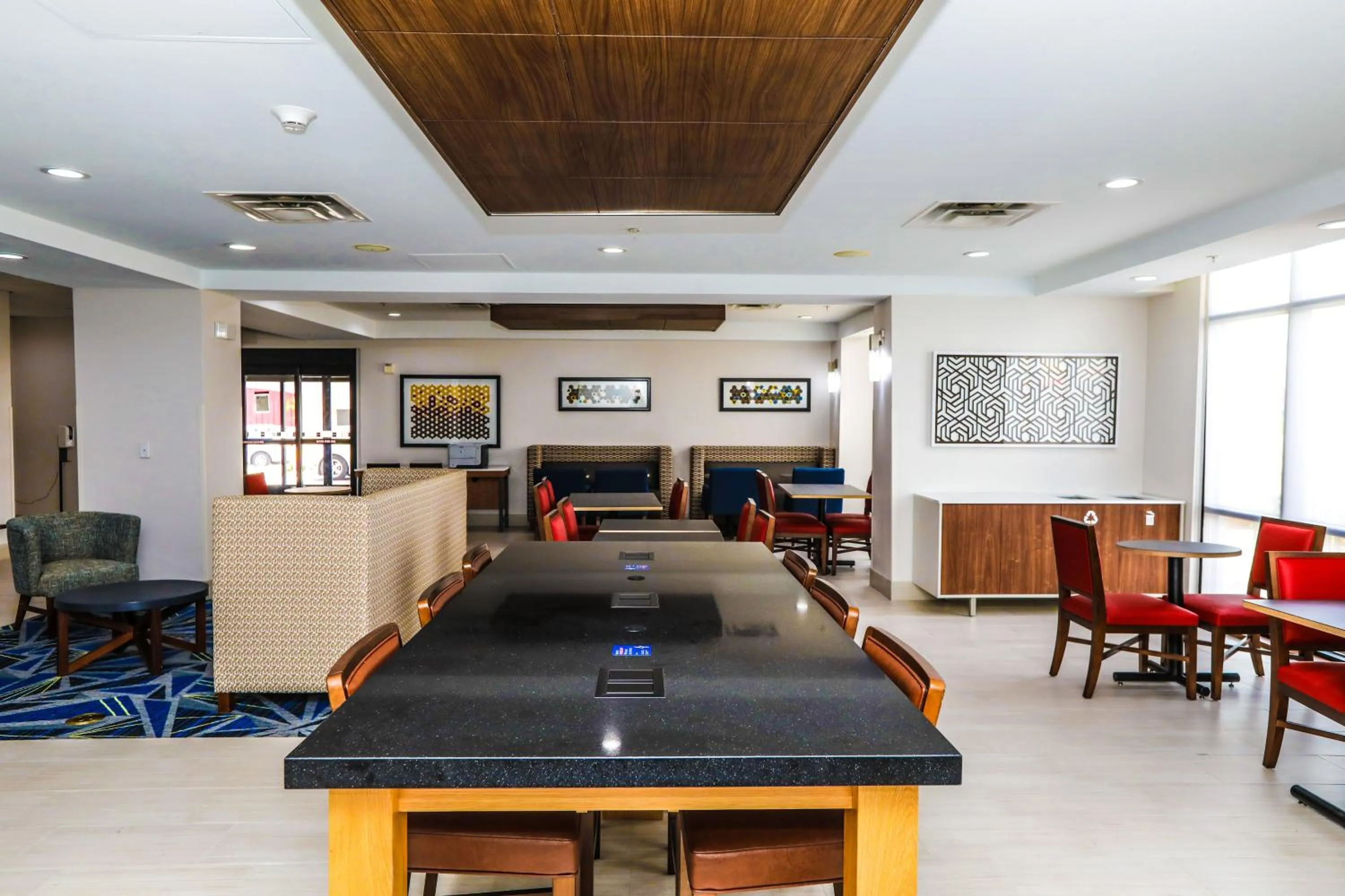 Breakfast in Holiday Inn Express Hillsboro I-35 by IHG