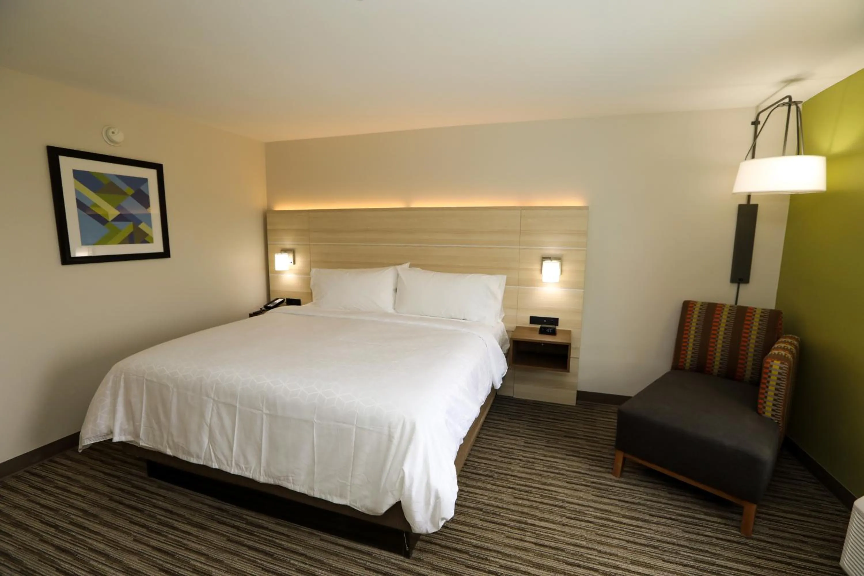 Bedroom, Bed in Holiday Inn Express Hillsboro I-35 by IHG
