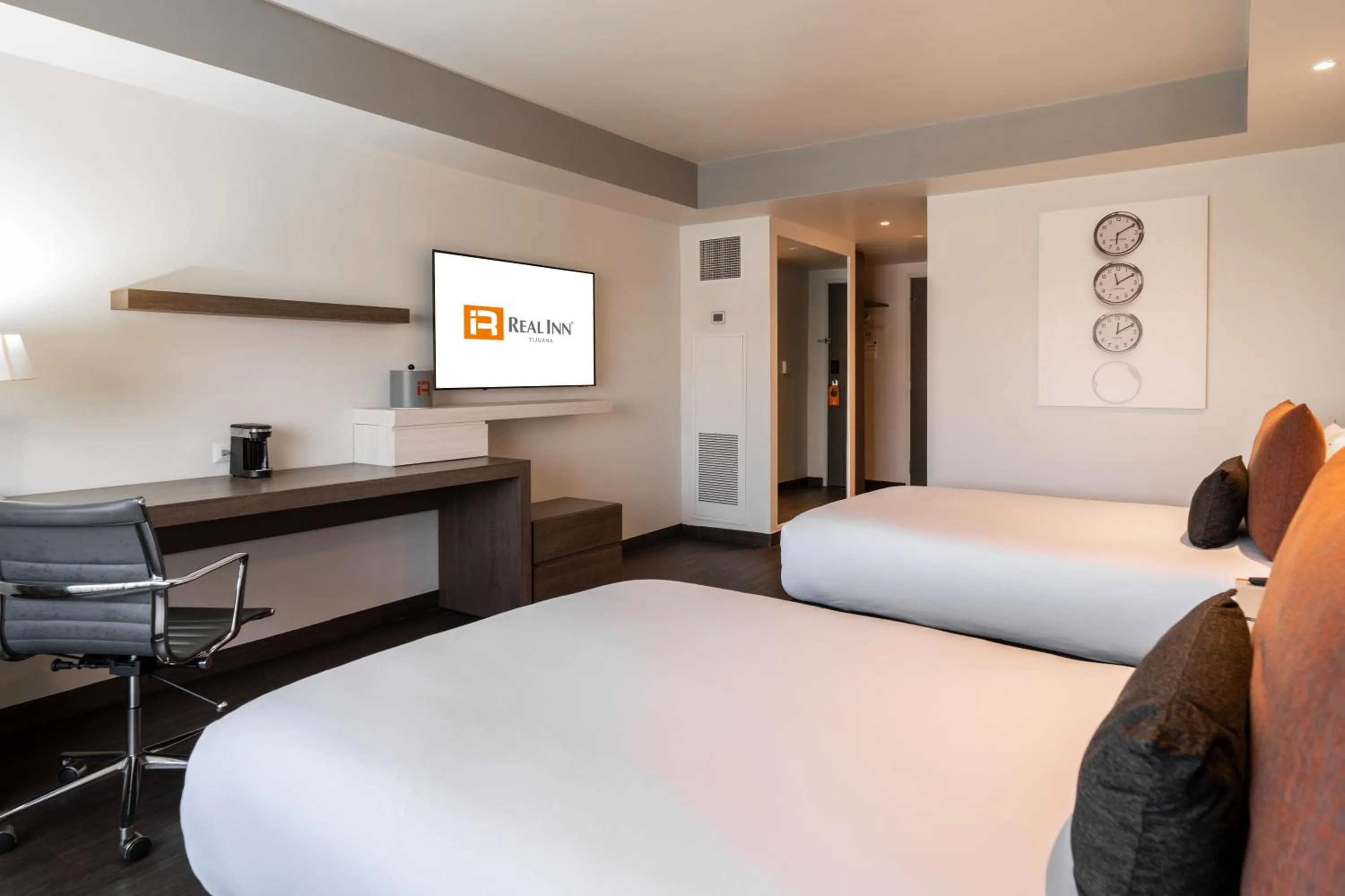 Bed in Real Inn Tijuana by Camino Real Hoteles